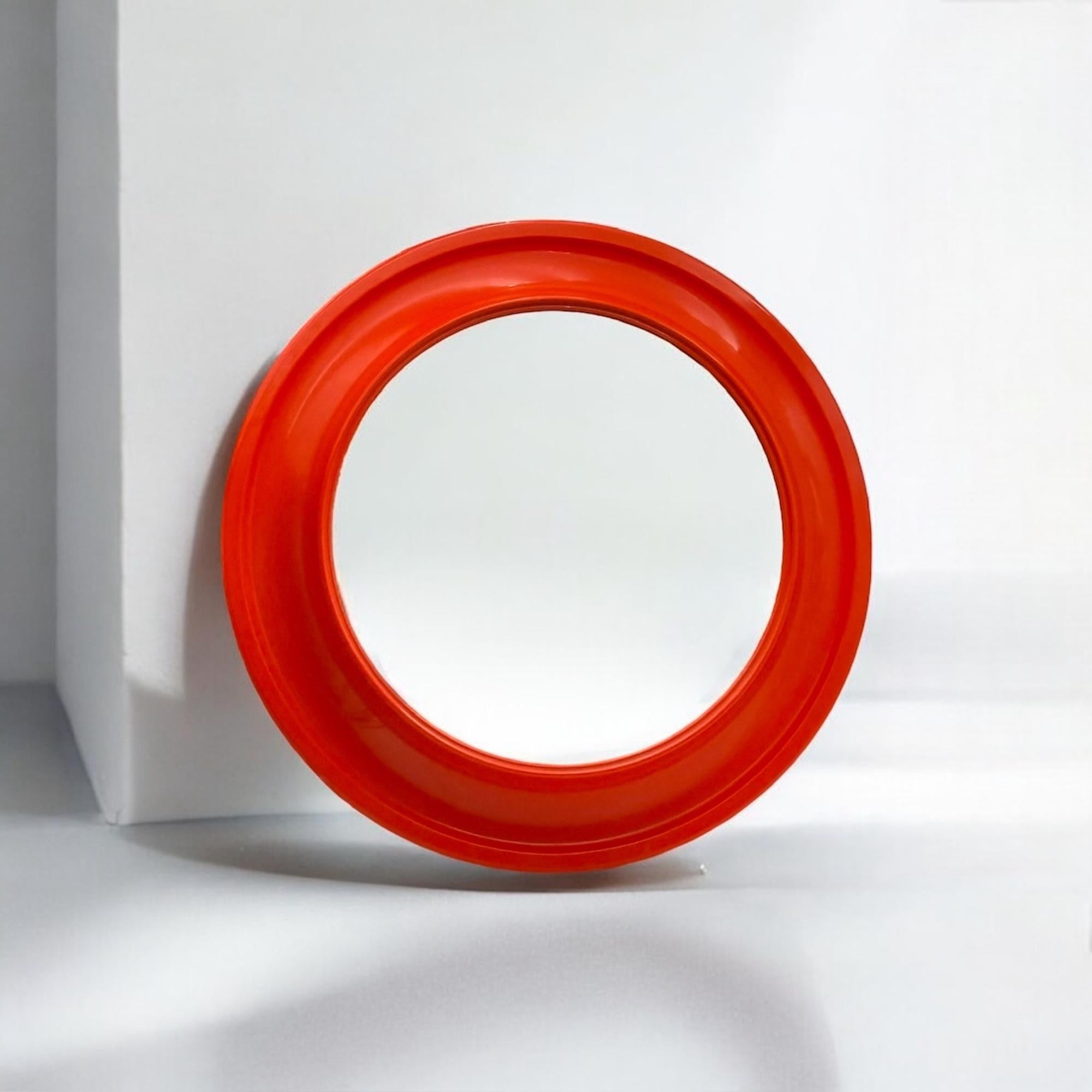 Espejo de pared Space Age con marco naranja atrevido by Kastilia Italia, 1970s Italiano en venta