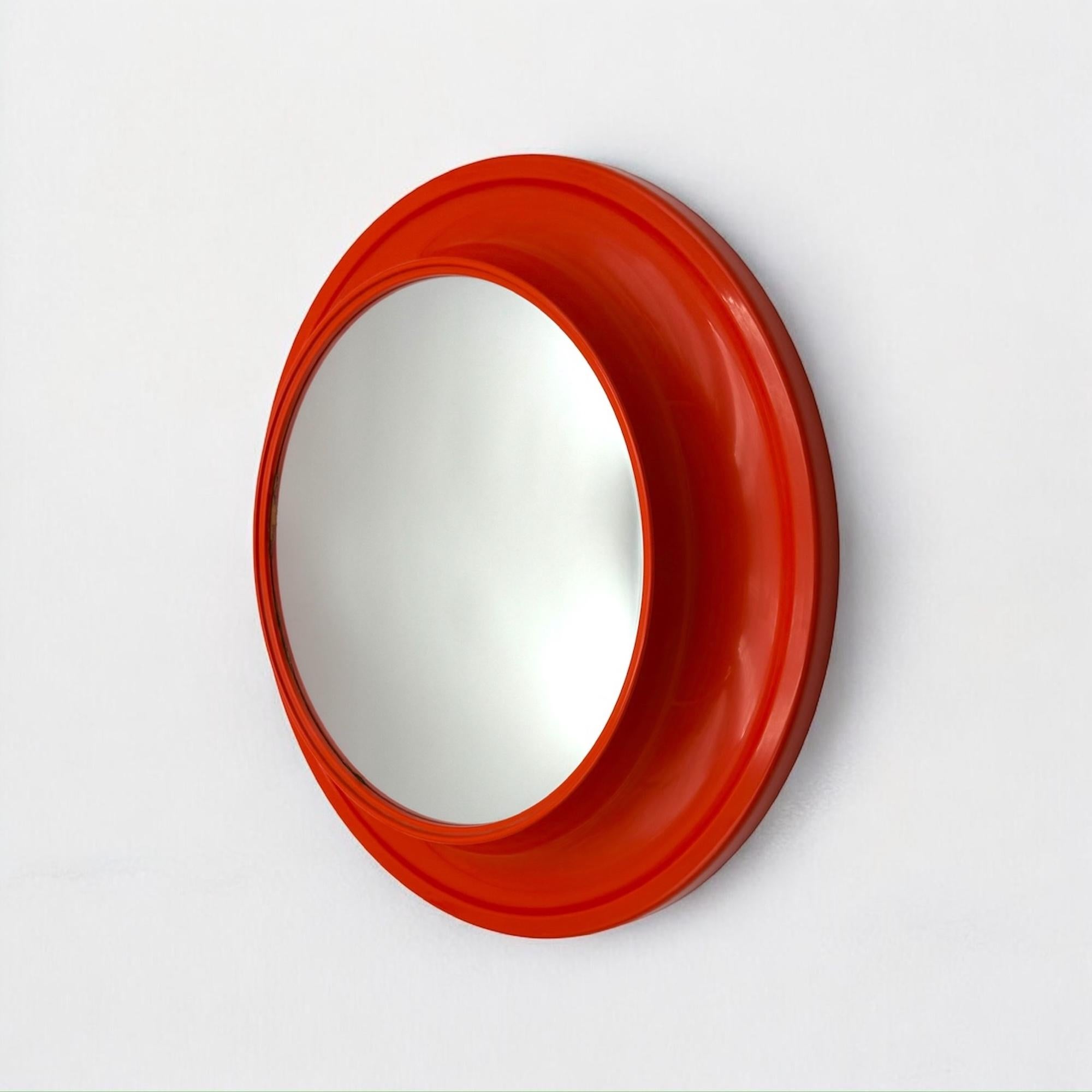 Espejo de pared Space Age con marco naranja atrevido by Kastilia Italia, 1970s en Bastante bueno estado para la venta en San Benedetto Del Tronto, IT