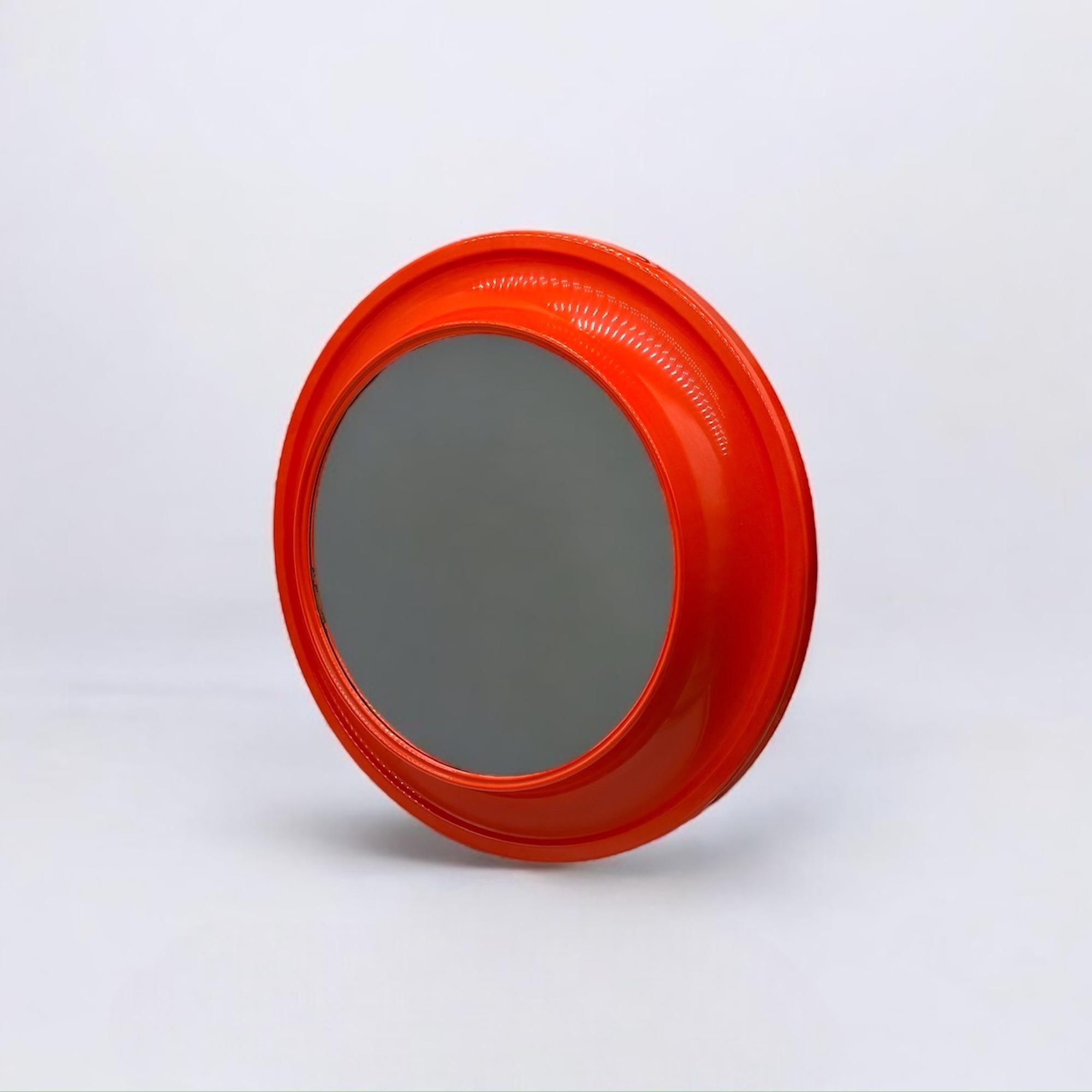 Espejo de pared Space Age con marco naranja atrevido by Kastilia Italia, 1970s Vidrio en venta