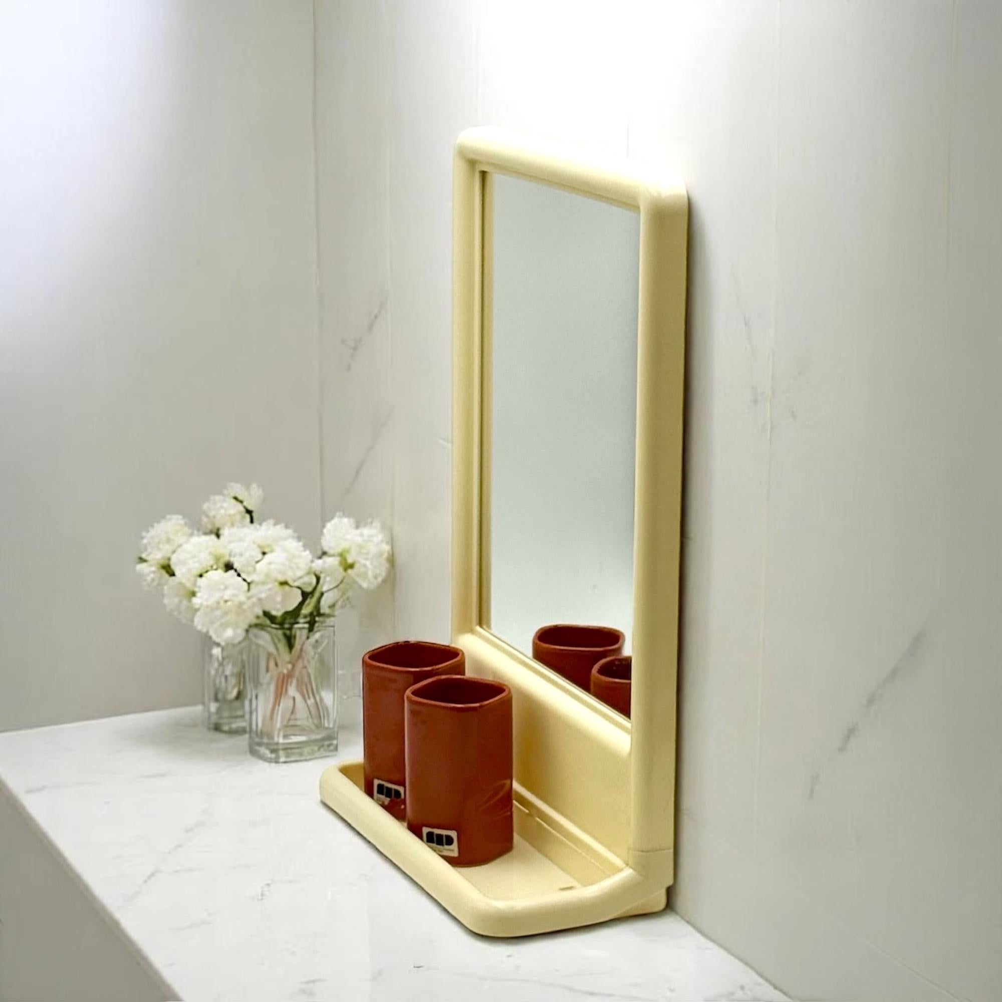 Space Age Wall or Table Mirror with Plastic Frame and Built-in Shelf 1970s in vendita 2
