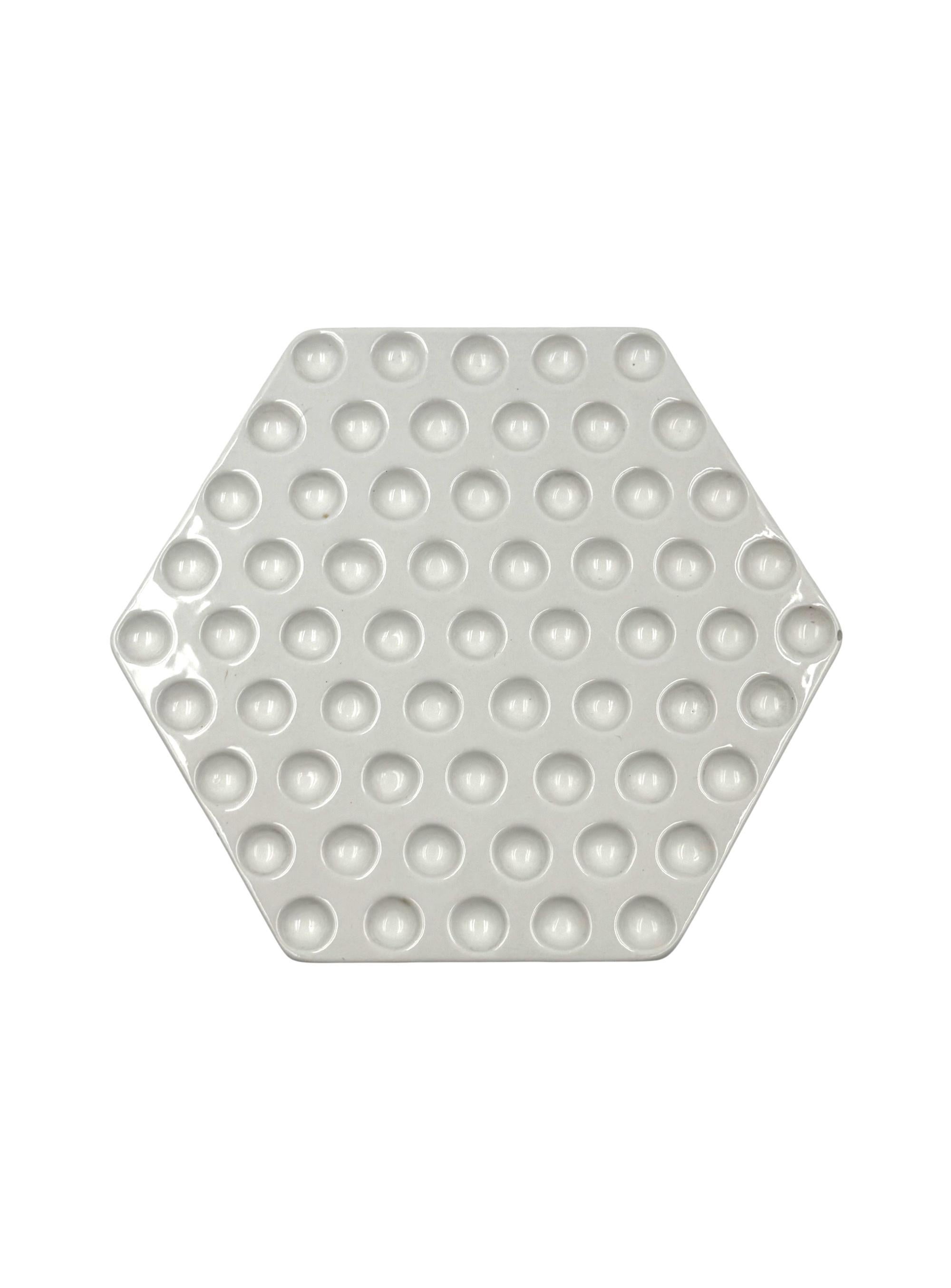 Assiette en céramique blanche de l'ère spatiale, Ennio Lucini, Gabbianelli Italie vers 1970 en vente 2