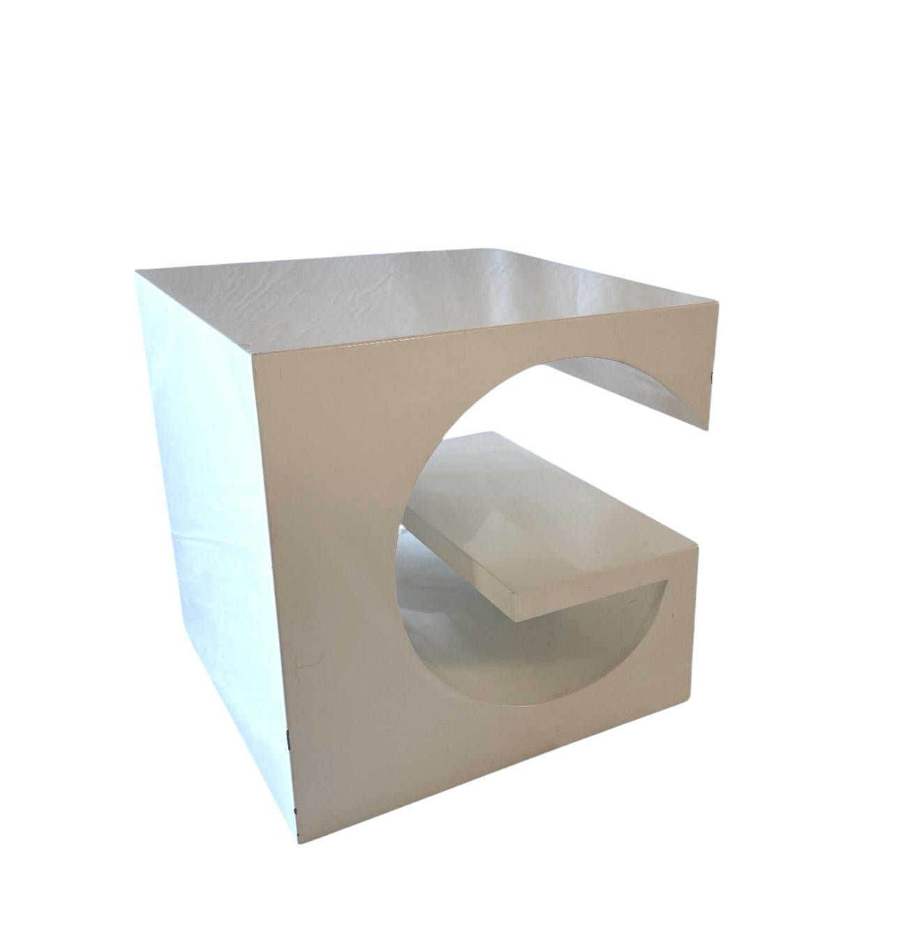 Space age white coffee table, Italy 1970s For Sale 5