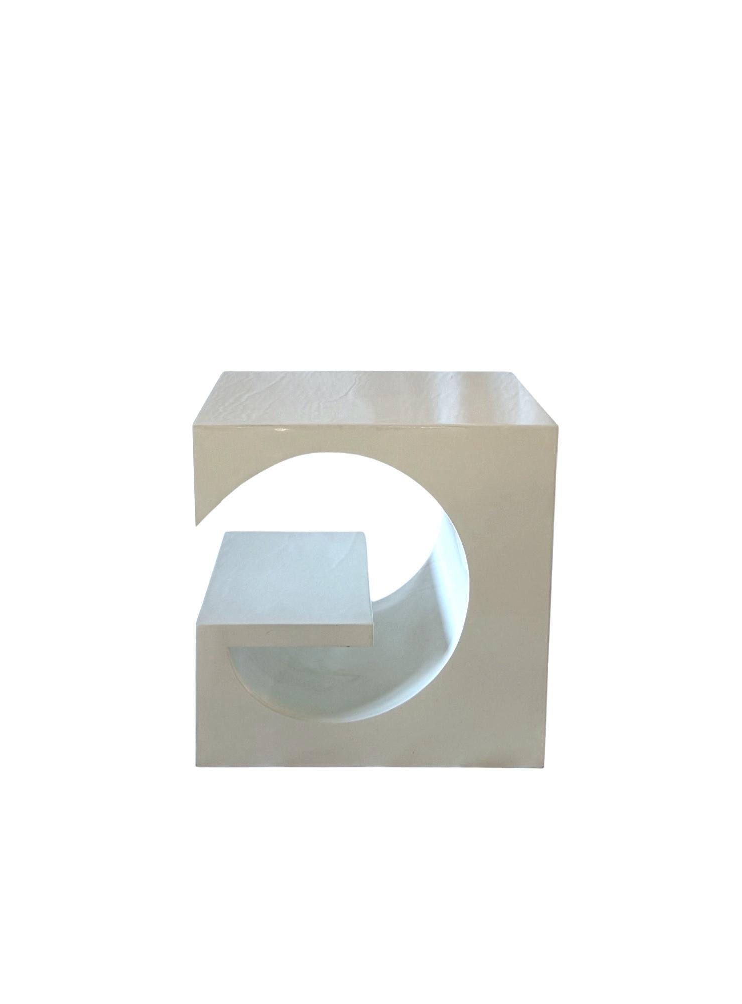 Space age white coffee table, Italy 1970s For Sale 2