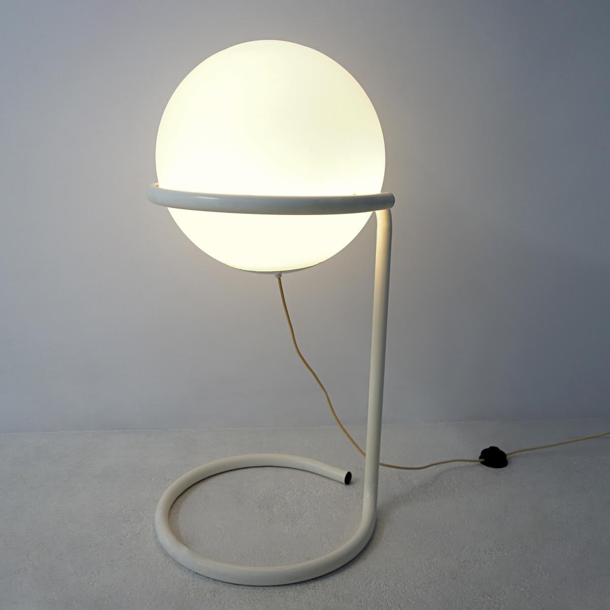 20th Century Space Age White Glass Globe Lamp in White Metal Standard For Sale