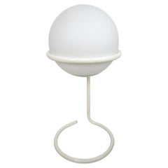 Lampe globe en verre blanc de l'ère spatiale en métal blanc standard