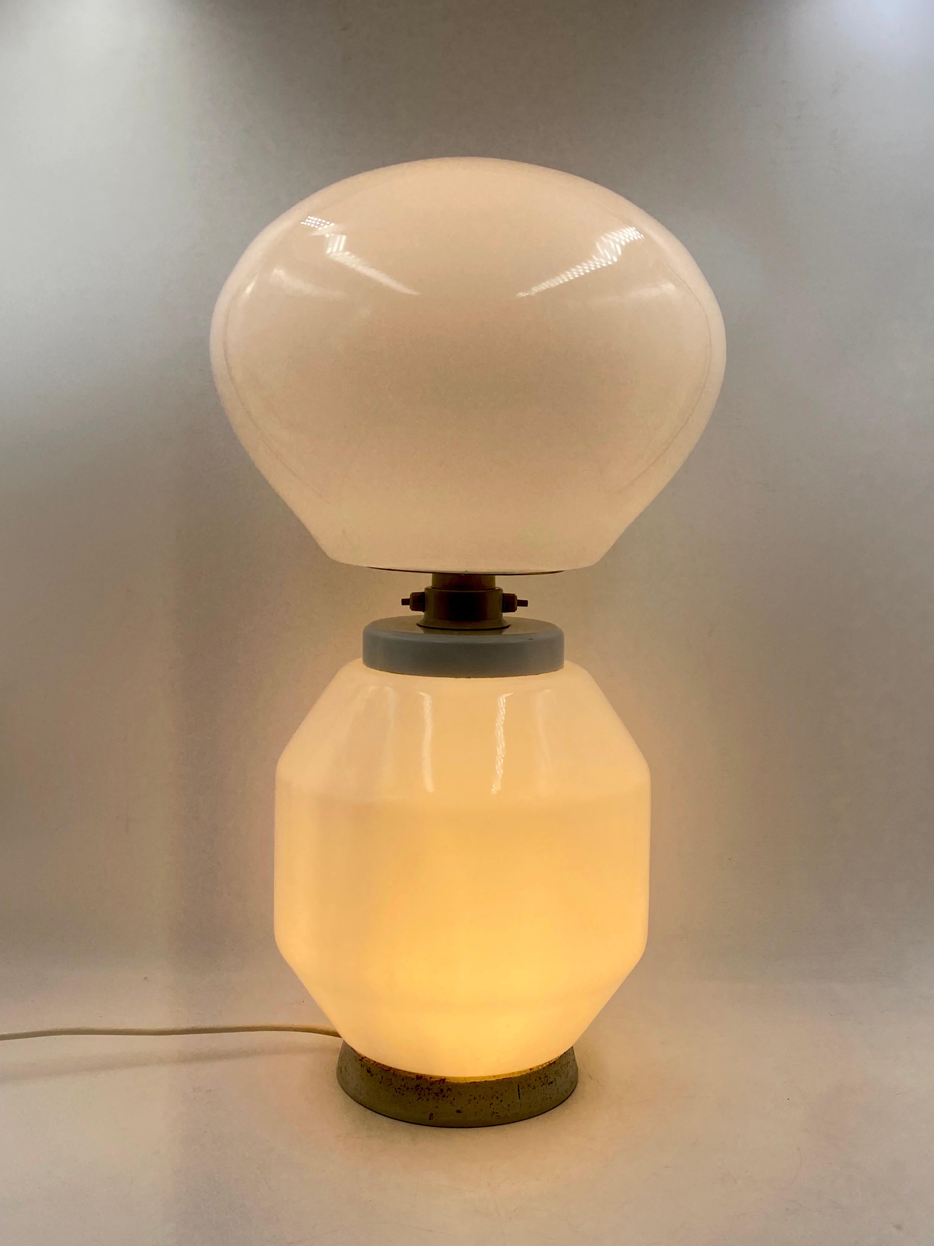 Space Age white glass table lamp, Faver Italy 1970s For Sale 4