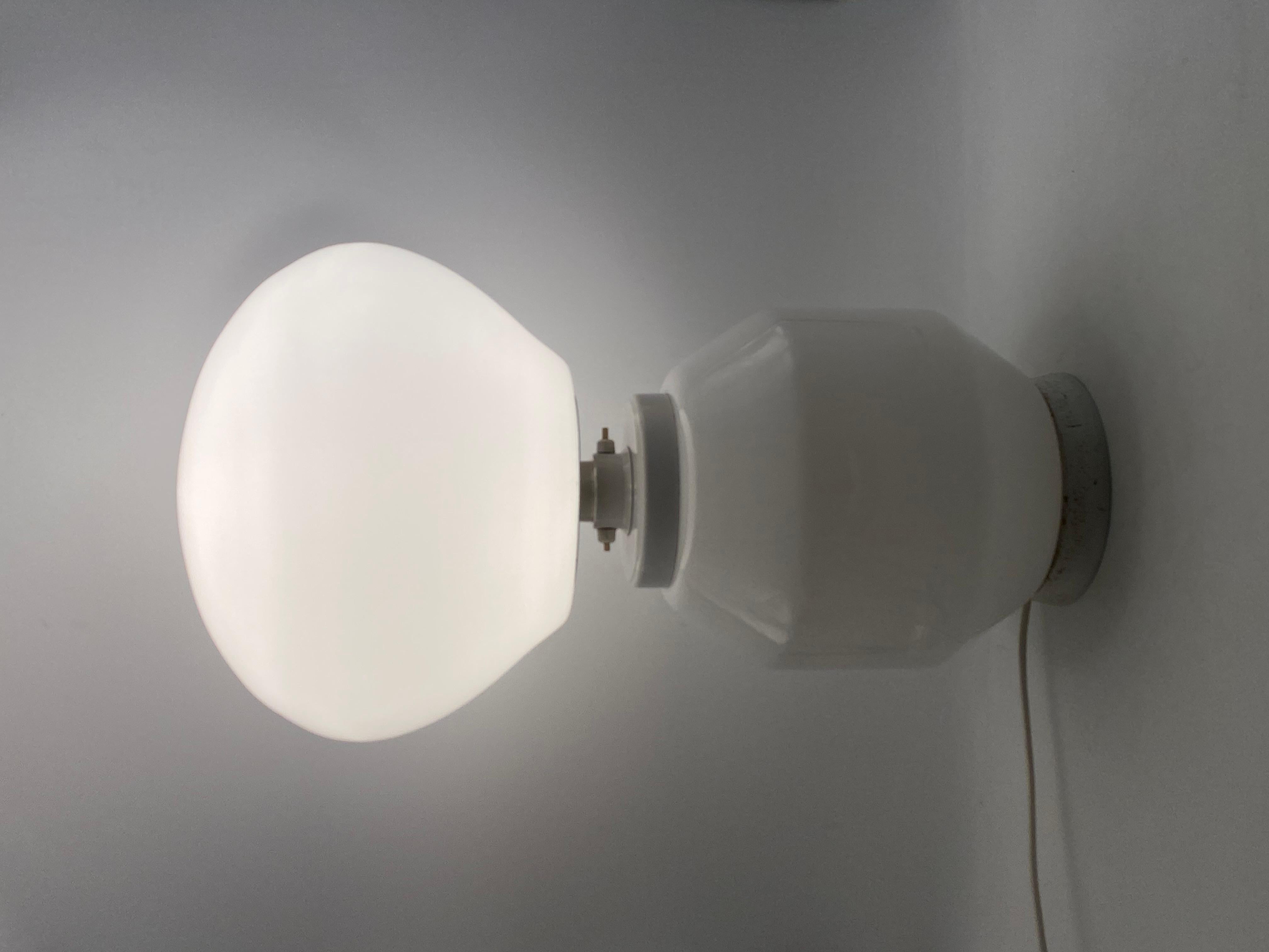 Lampe de table en verre blanc de l'ère spatiale, Faver Italie 1970 en vente 6