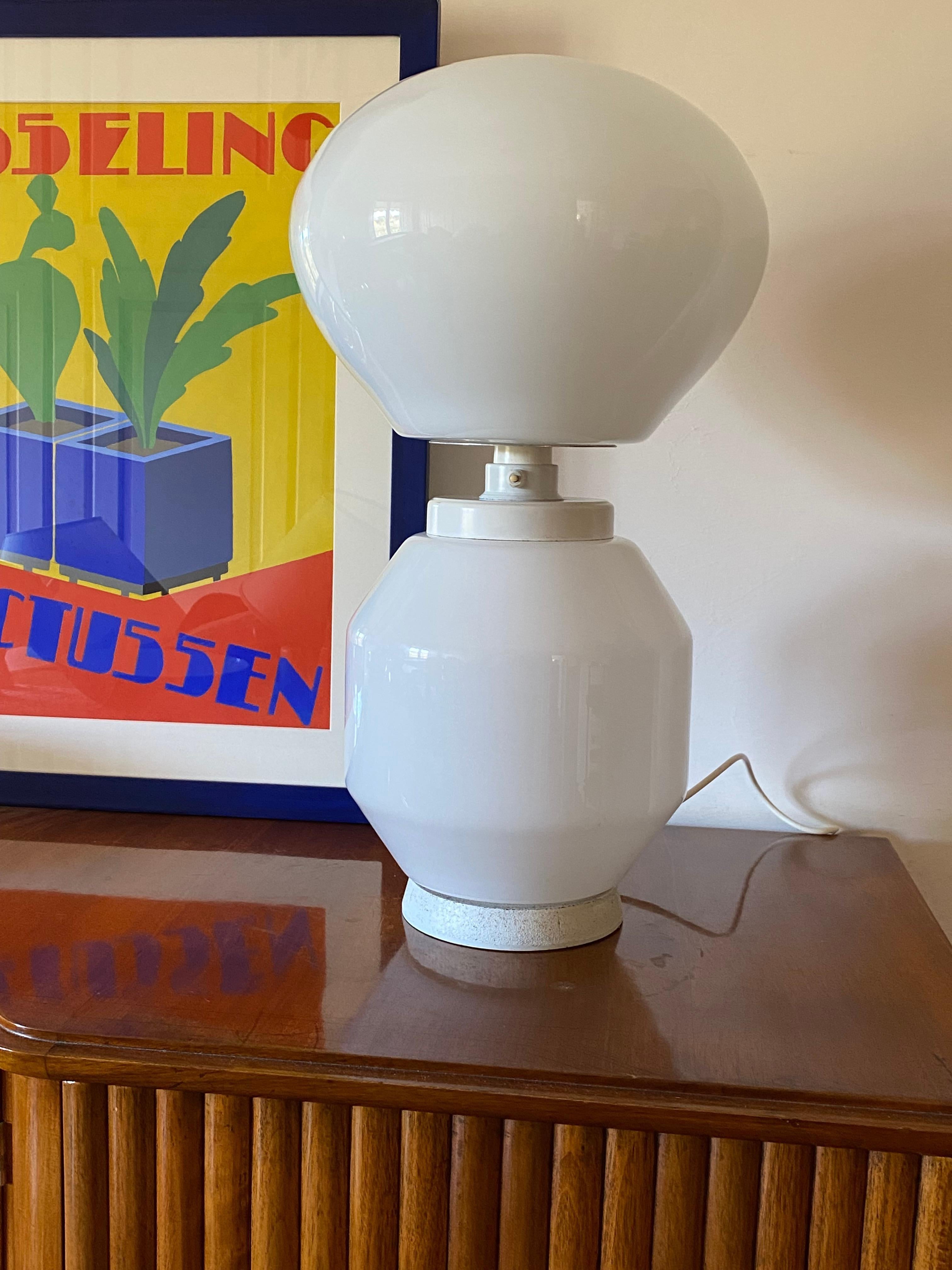 Lampe de table en verre blanc de l'ère spatiale, Faver Italie 1970 en vente 9
