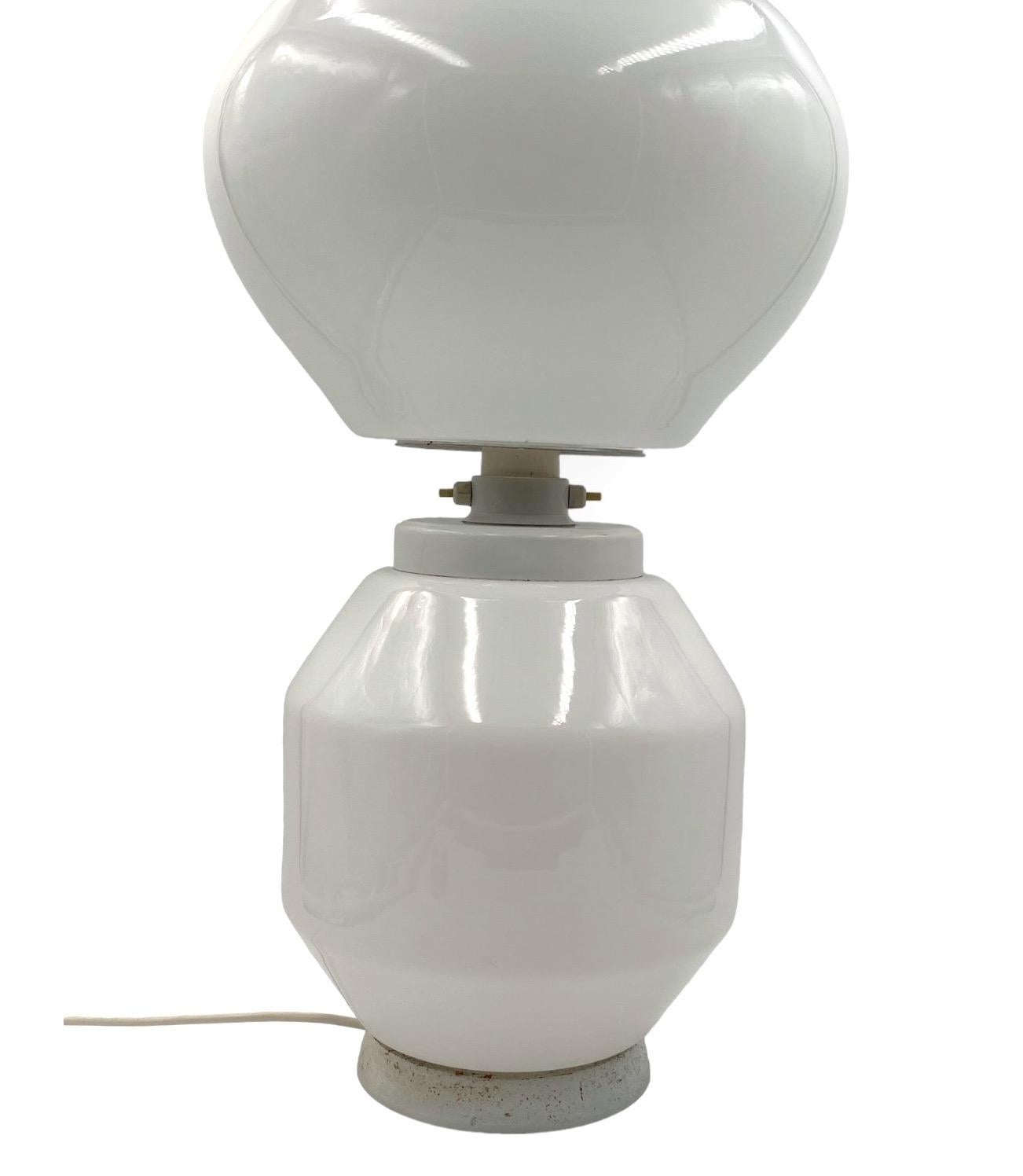Late 20th Century Space Age white glass table lamp, Faver Italy 1970s For Sale