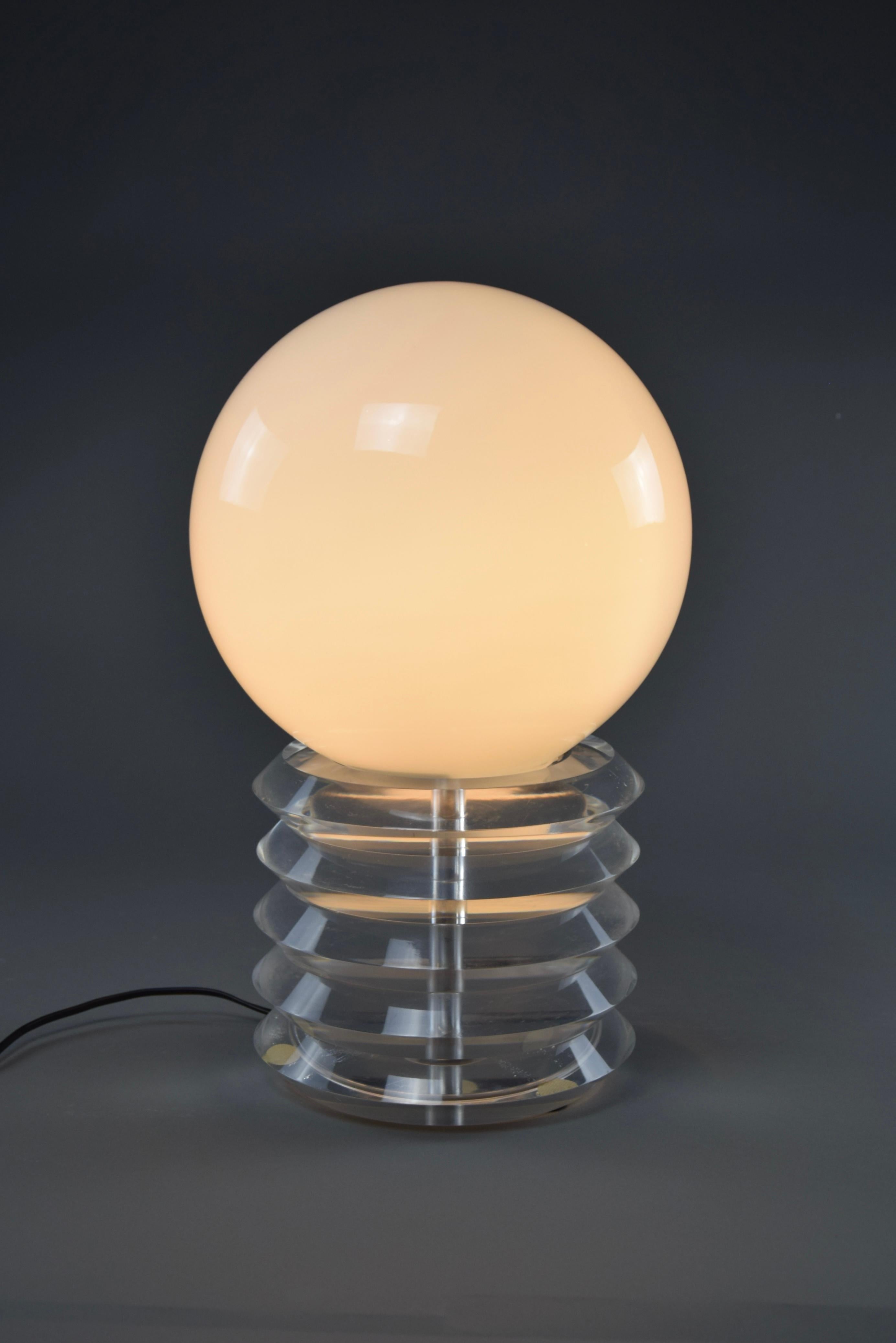 Space Age White Opal Glass Sphere and Plexiglas Table Lamp For Sale 4