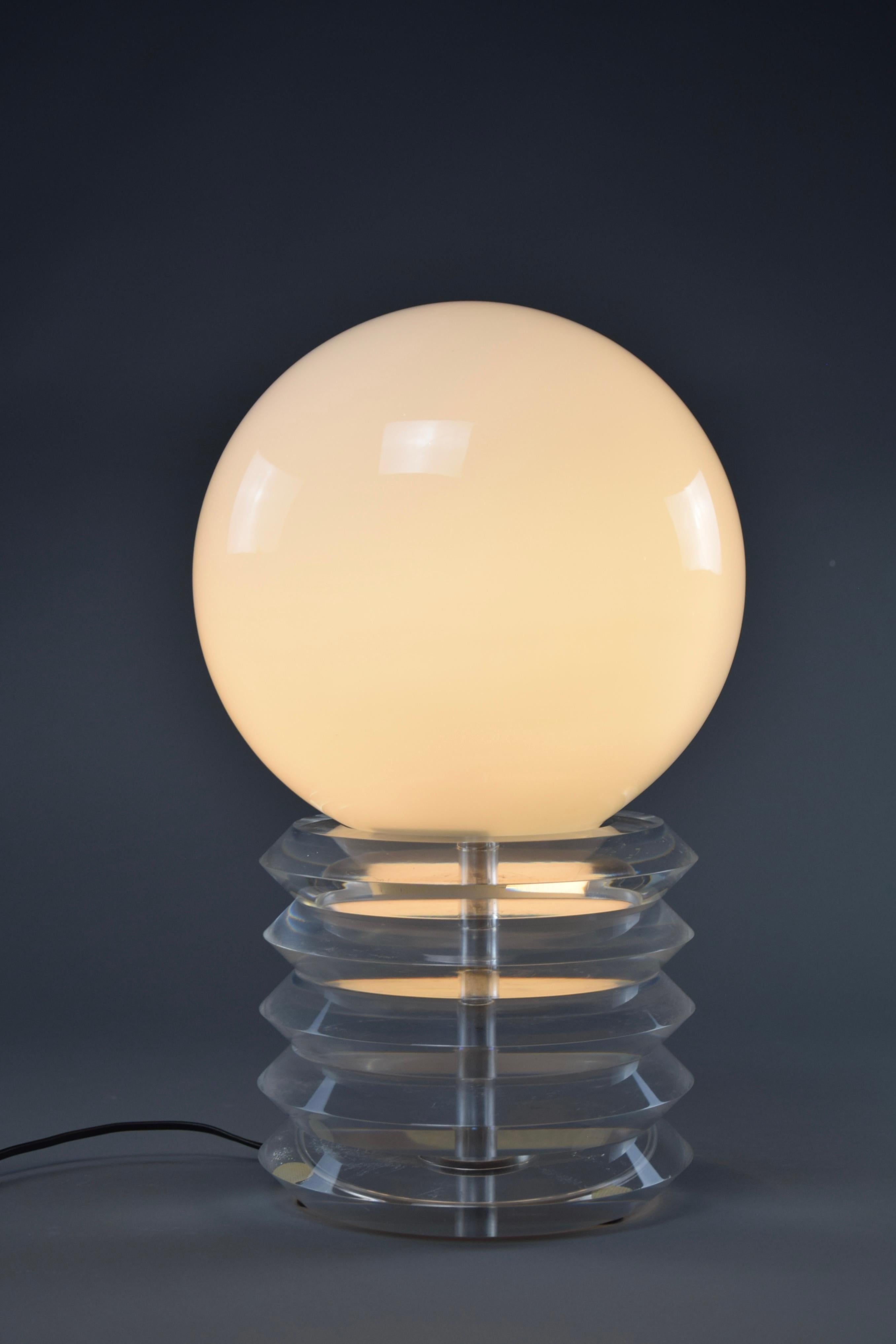 Mid-Century Modern Space Age White Opal Glass Sphere and Plexiglas Table Lamp For Sale