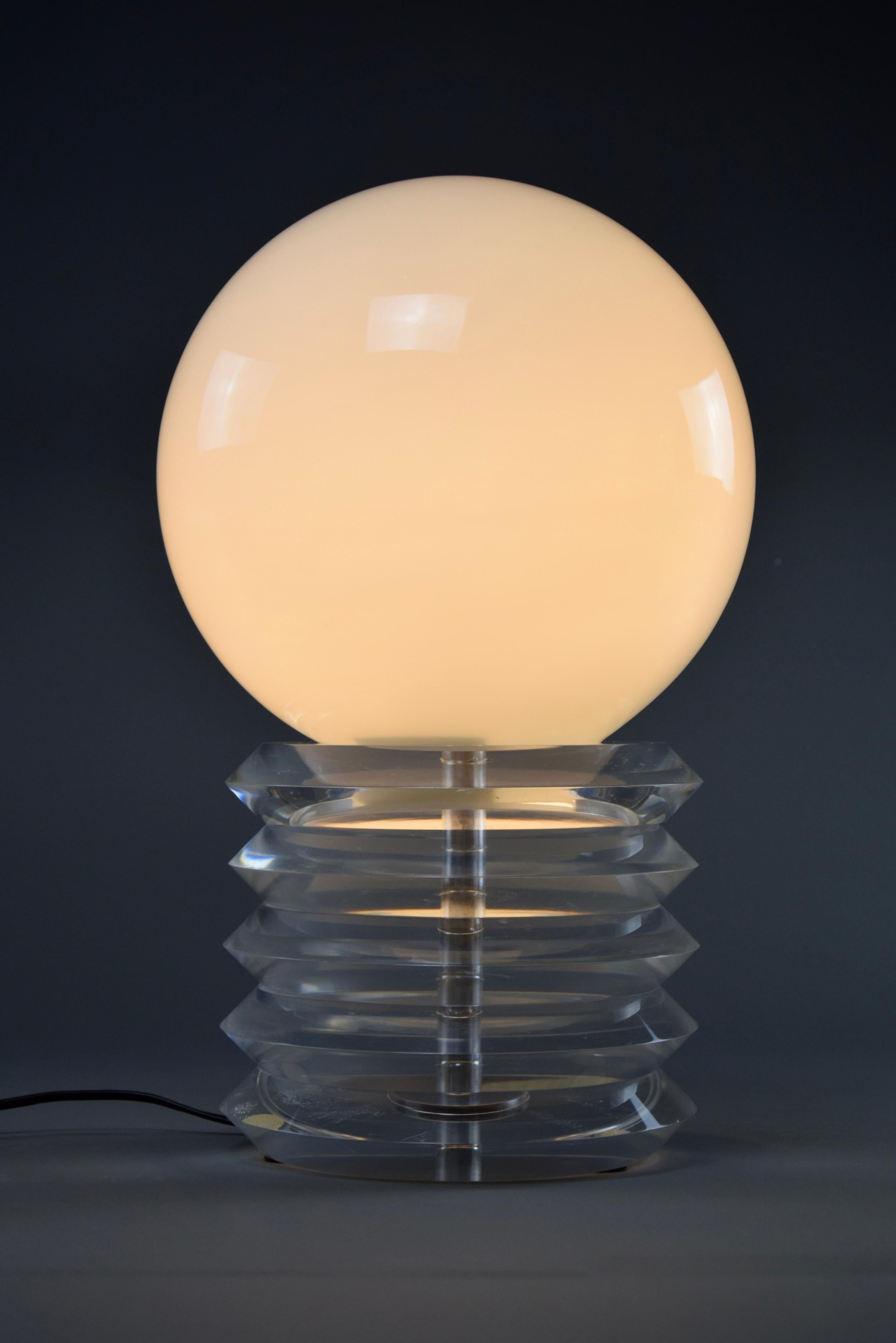 Space Age White Opal Glass Sphere and Plexiglas Table Lamp For Sale 2