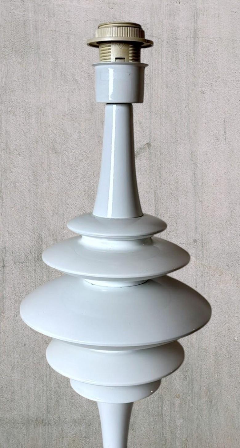 Space Age White Painted Aluminum Table Lamp In The Style Of Arredoluce For Sale 5
