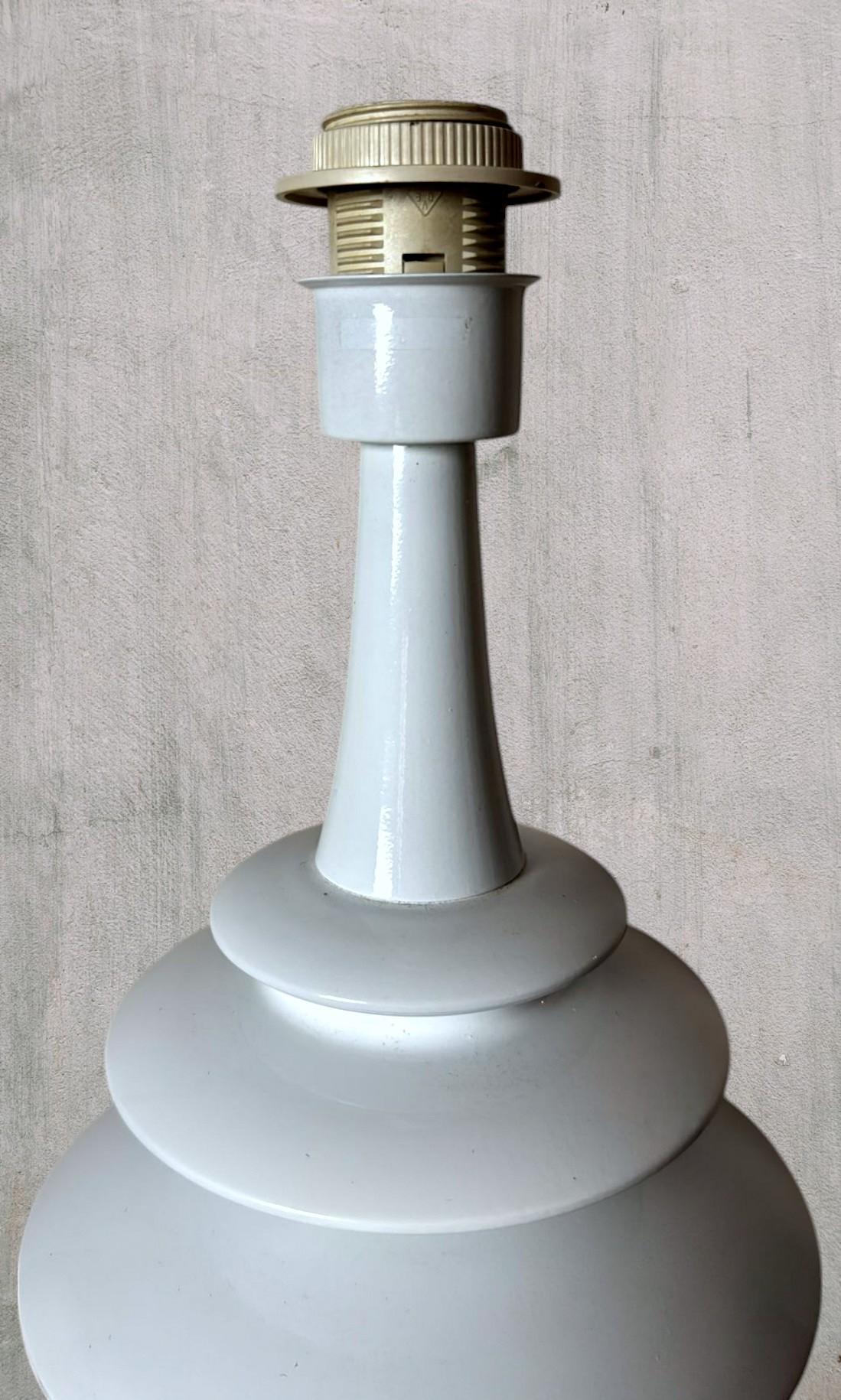 Space Age White Painted Aluminum Table Lamp In The Style Of Arredoluce For Sale 6