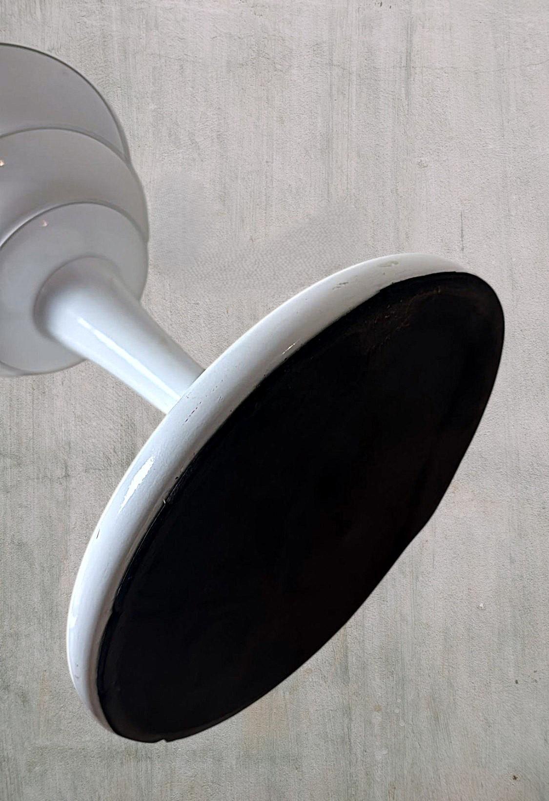 Space Age White Painted Aluminum Table Lamp In The Style Of Arredoluce For Sale 9