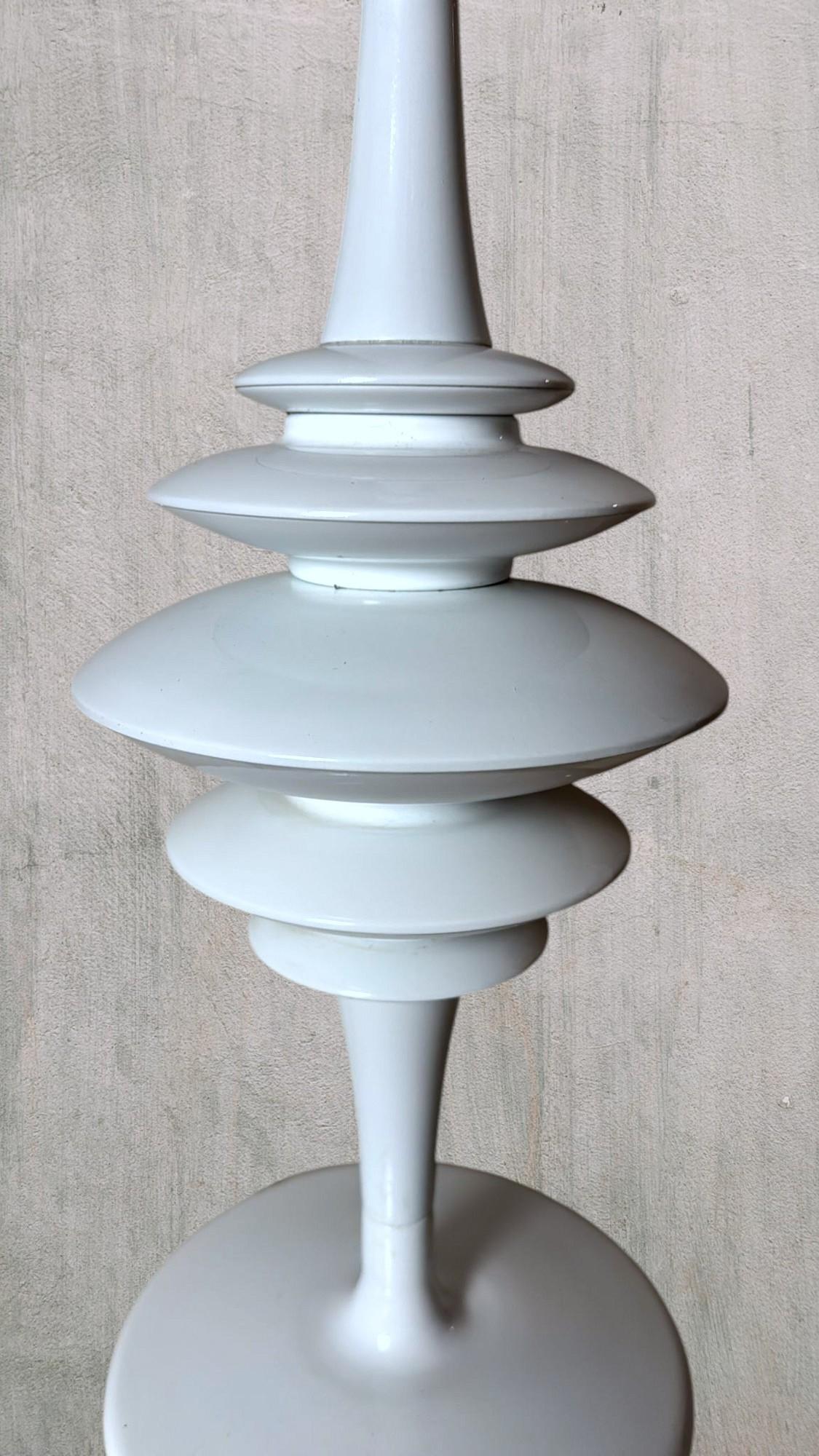 Space Age White Painted Aluminum Table Lamp In The Style Of Arredoluce For Sale 2