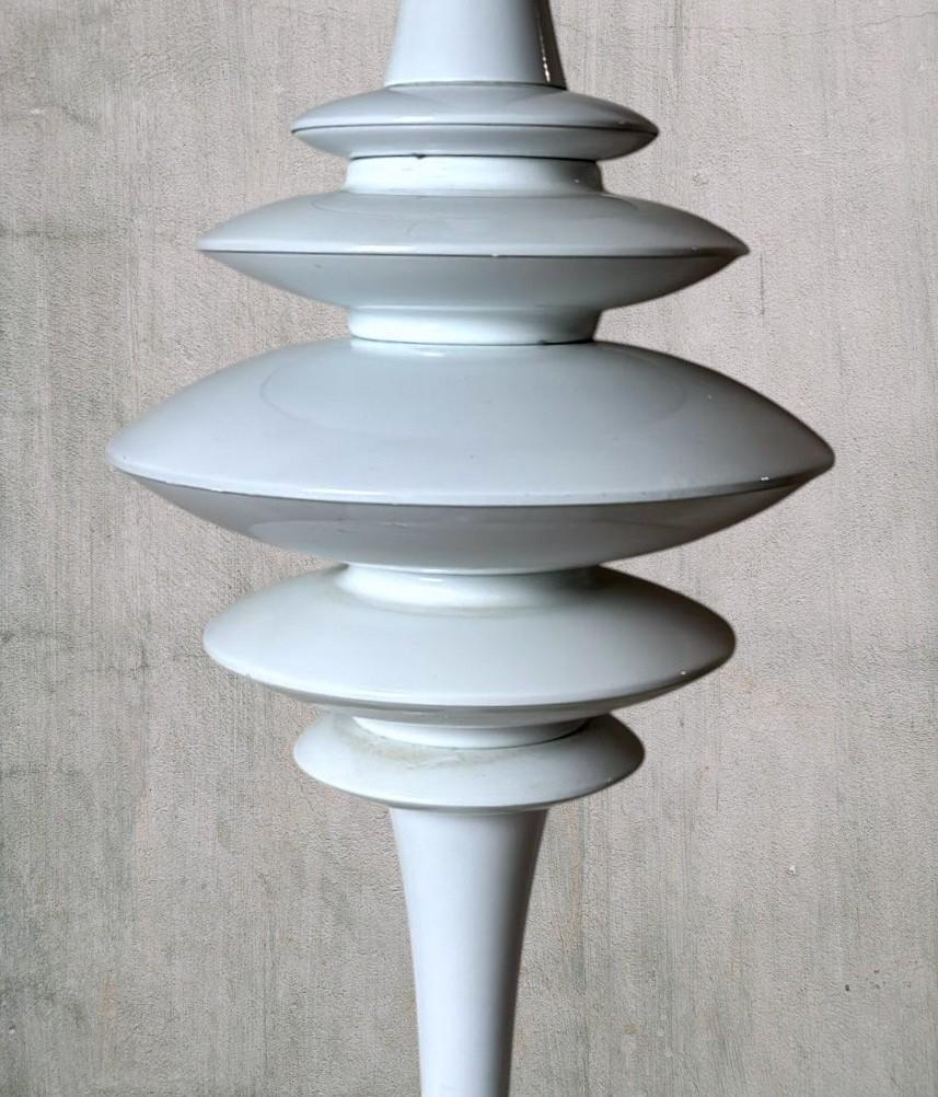 Space Age White Painted Aluminum Table Lamp In The Style Of Arredoluce For Sale 3