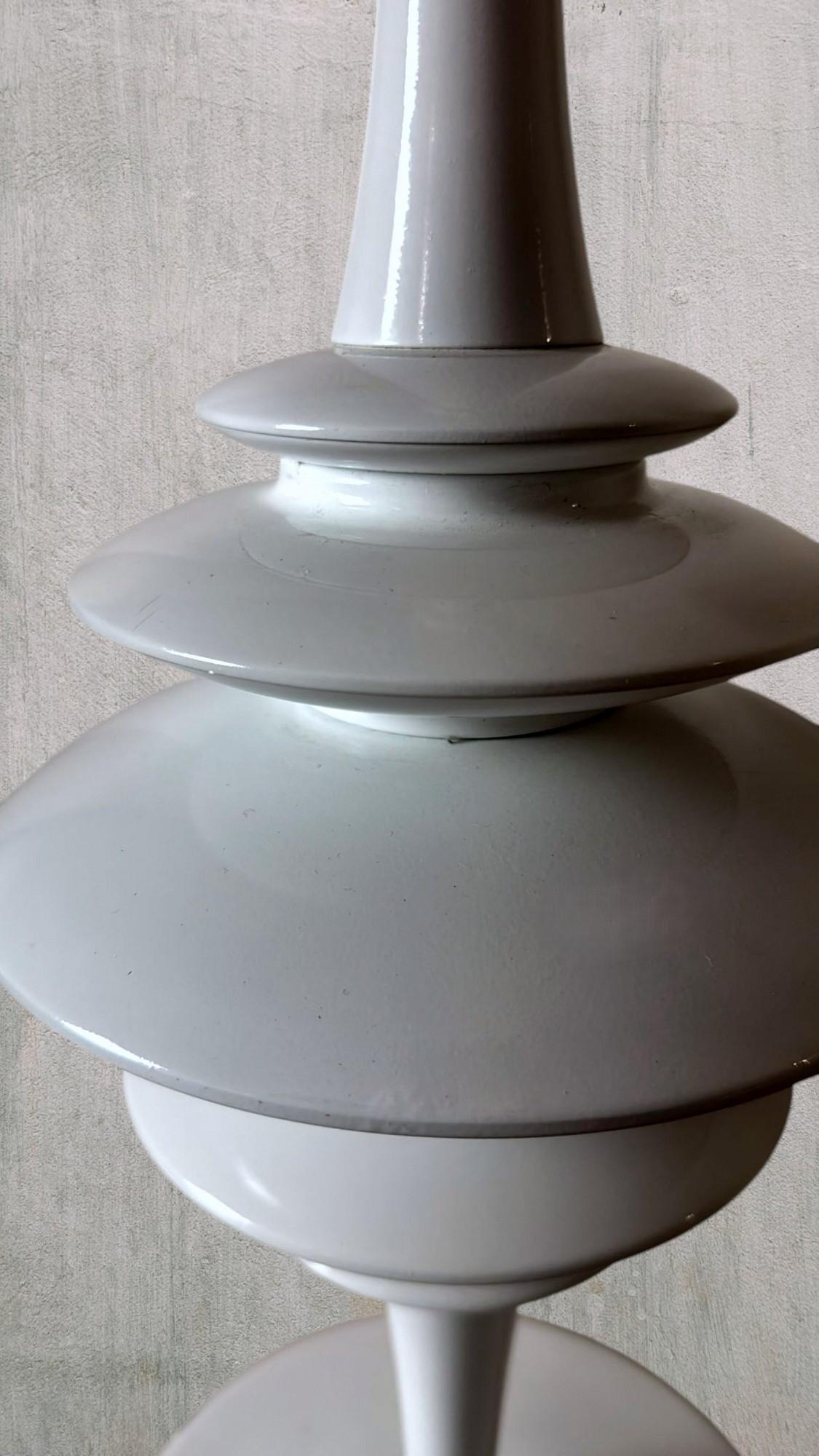 Space Age White Painted Aluminum Table Lamp In The Style Of Arredoluce For Sale 4