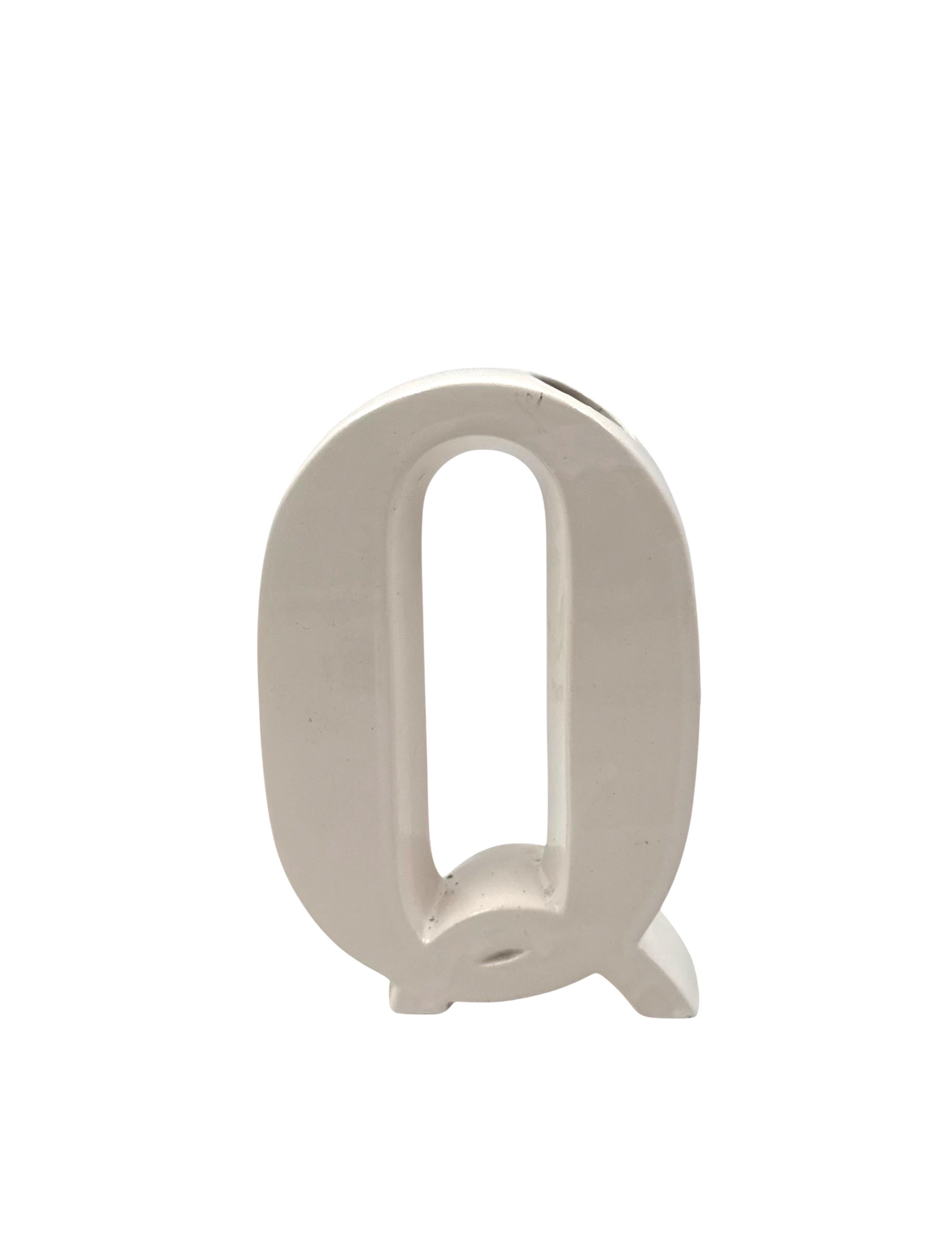 Late 20th Century Space age white Q letter shaped ceramic solifleur vase, Marcel Radureau ca. 1970 in vendita