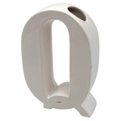 Space age white Q letter shaped ceramic solifleur vase, Marcel Radureau ca. 1970