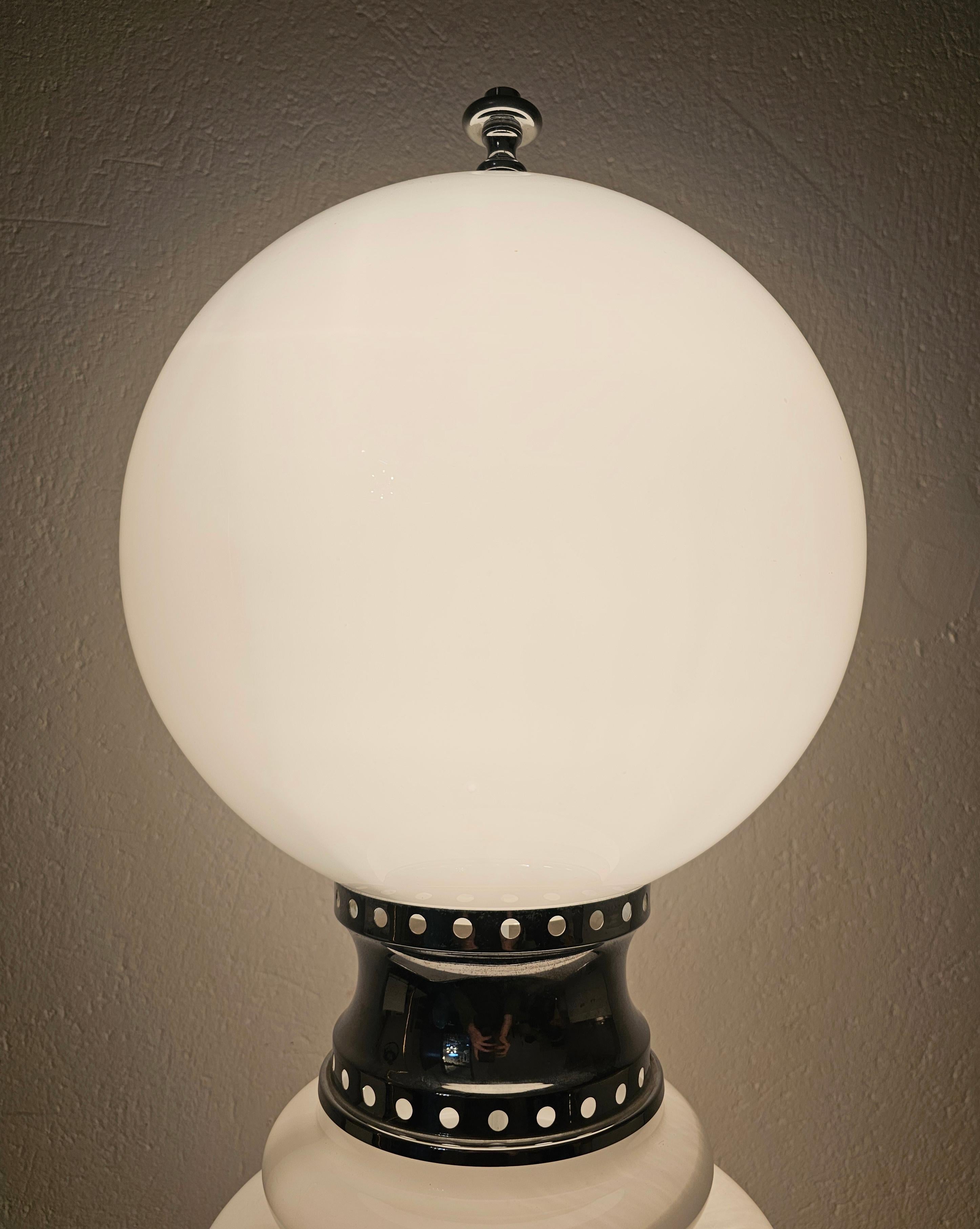 Lampadaire blanc de l'ère spatiale par Carlo Nason pour Mazzega, Italie, années 1970 en vente 3