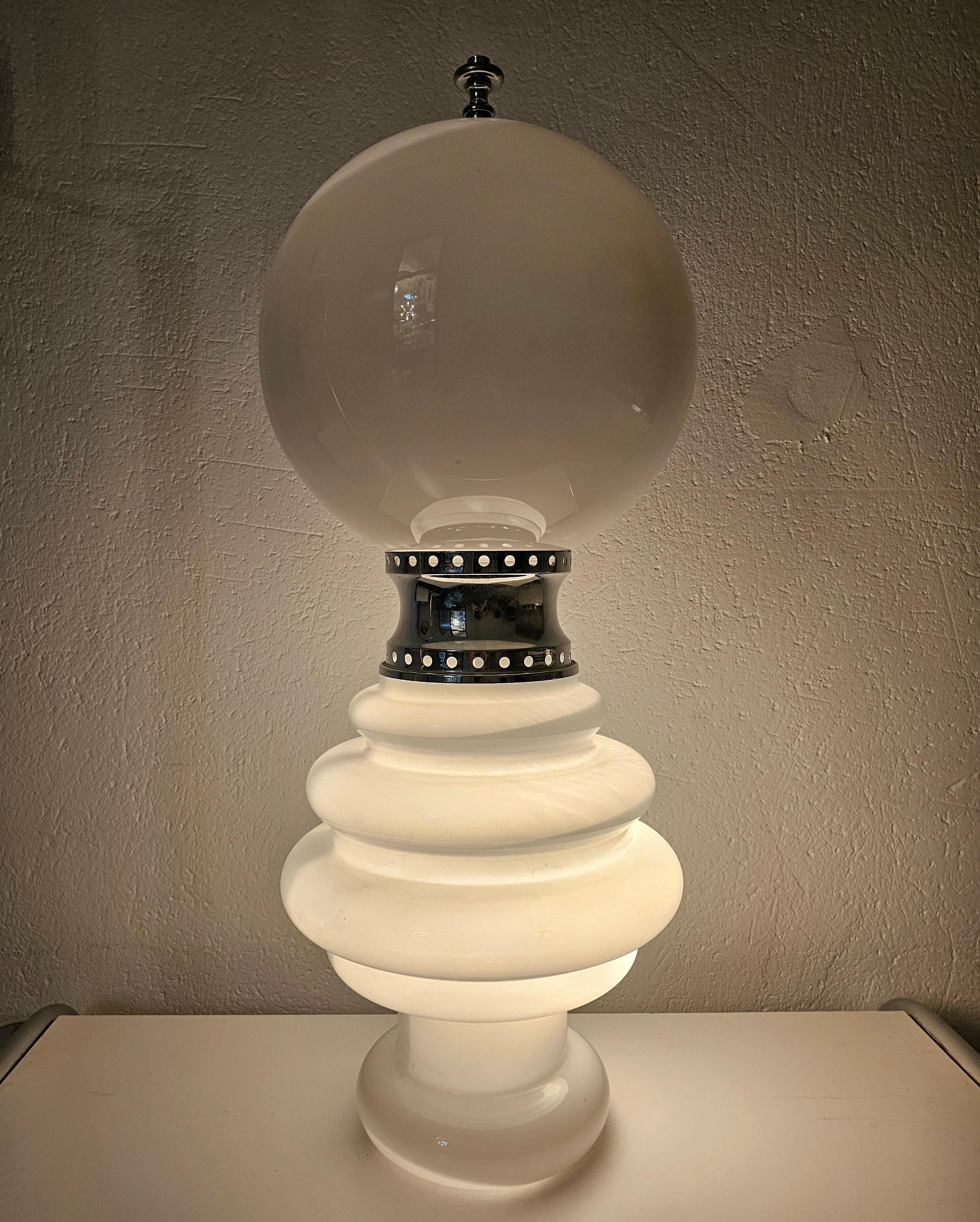 Space Age White Table or Floor Lamp by Carlo Nason for Mazzega, Italy 1970s For Sale 2