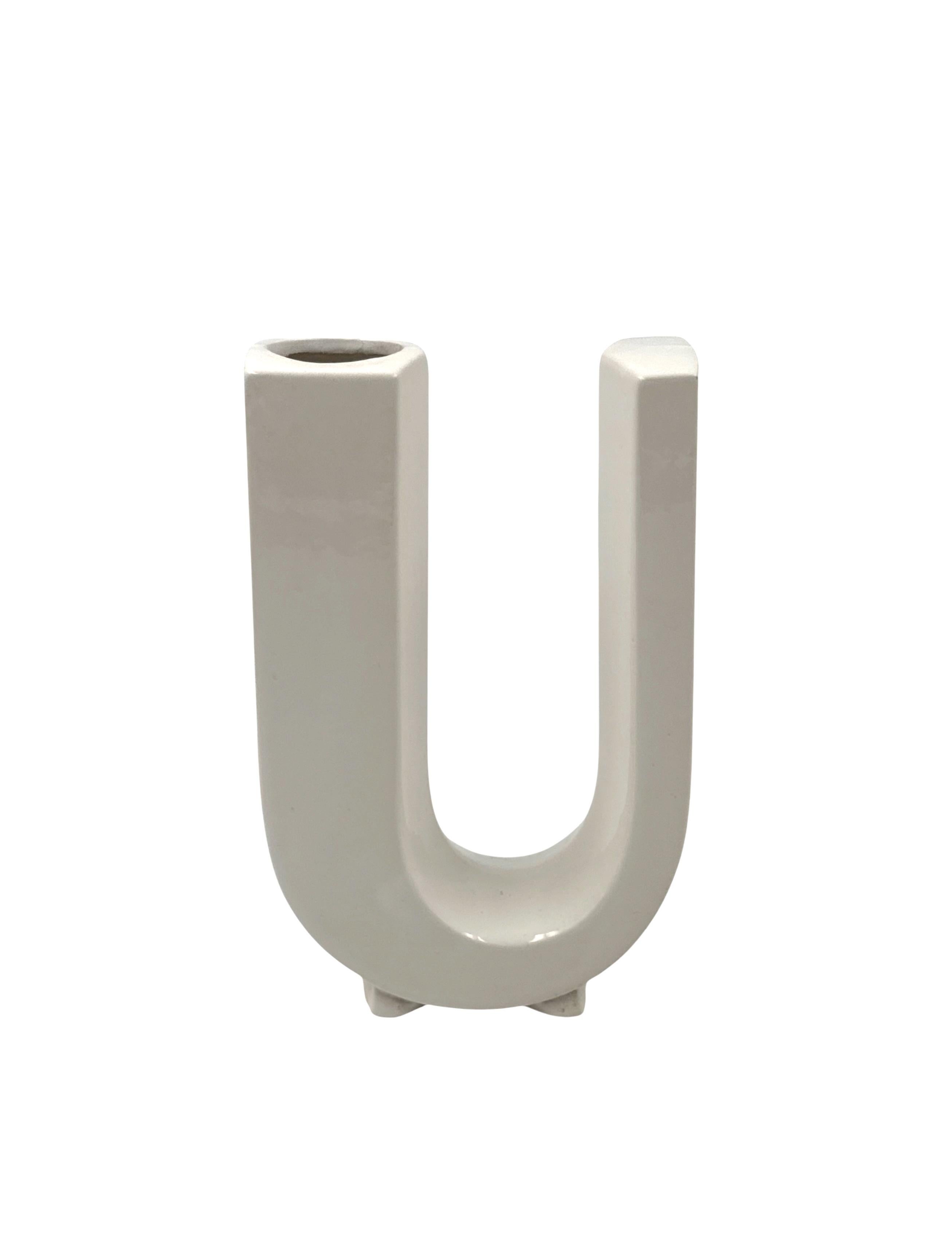 Space age white U letter shaped ceramic solifleur vase, Marcel Radureau ca. 1970 in vendita 3