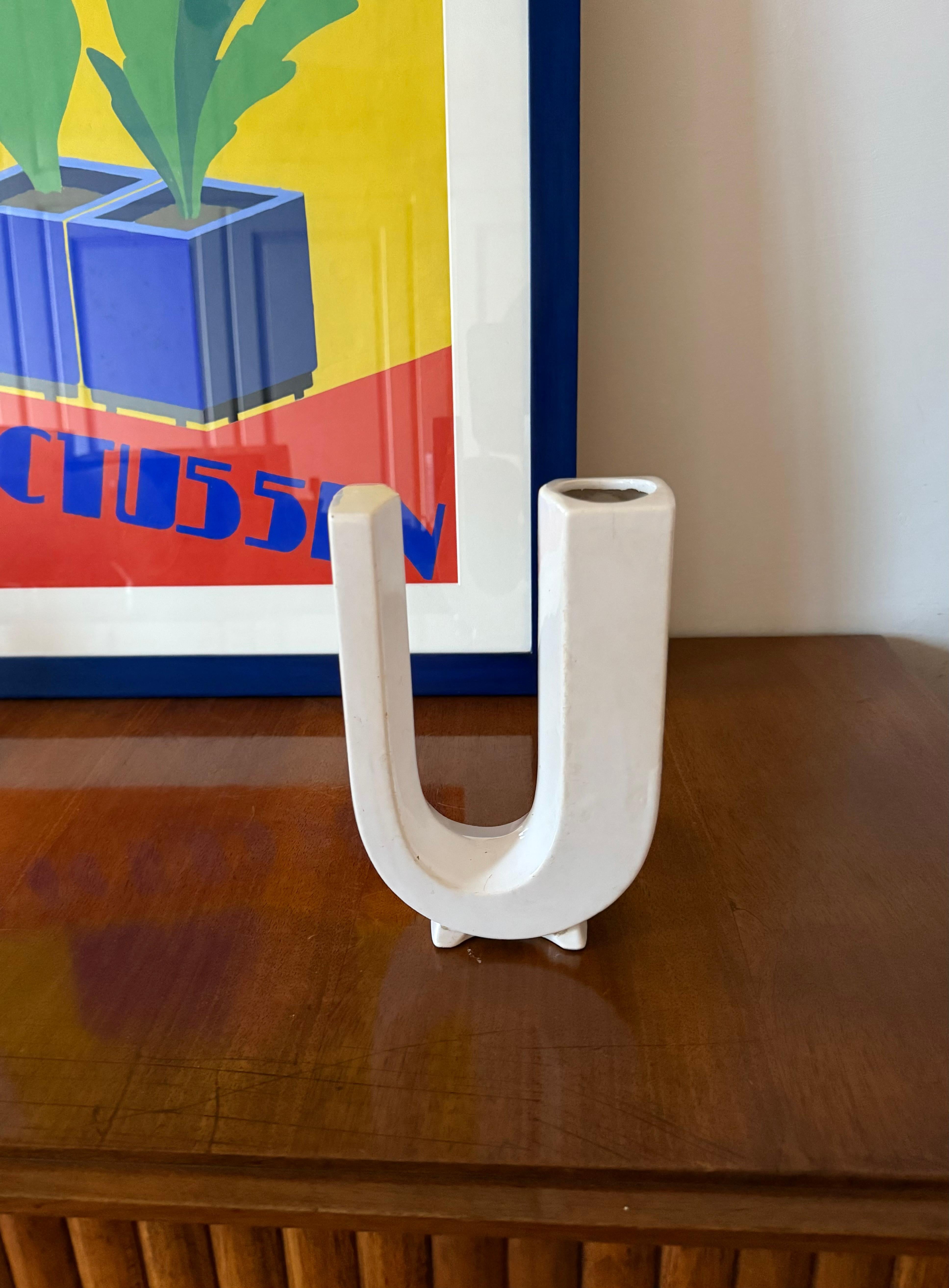 Space Age Space age white U letter shaped ceramic solifleur vase, Marcel Radureau ca. 1970 in vendita