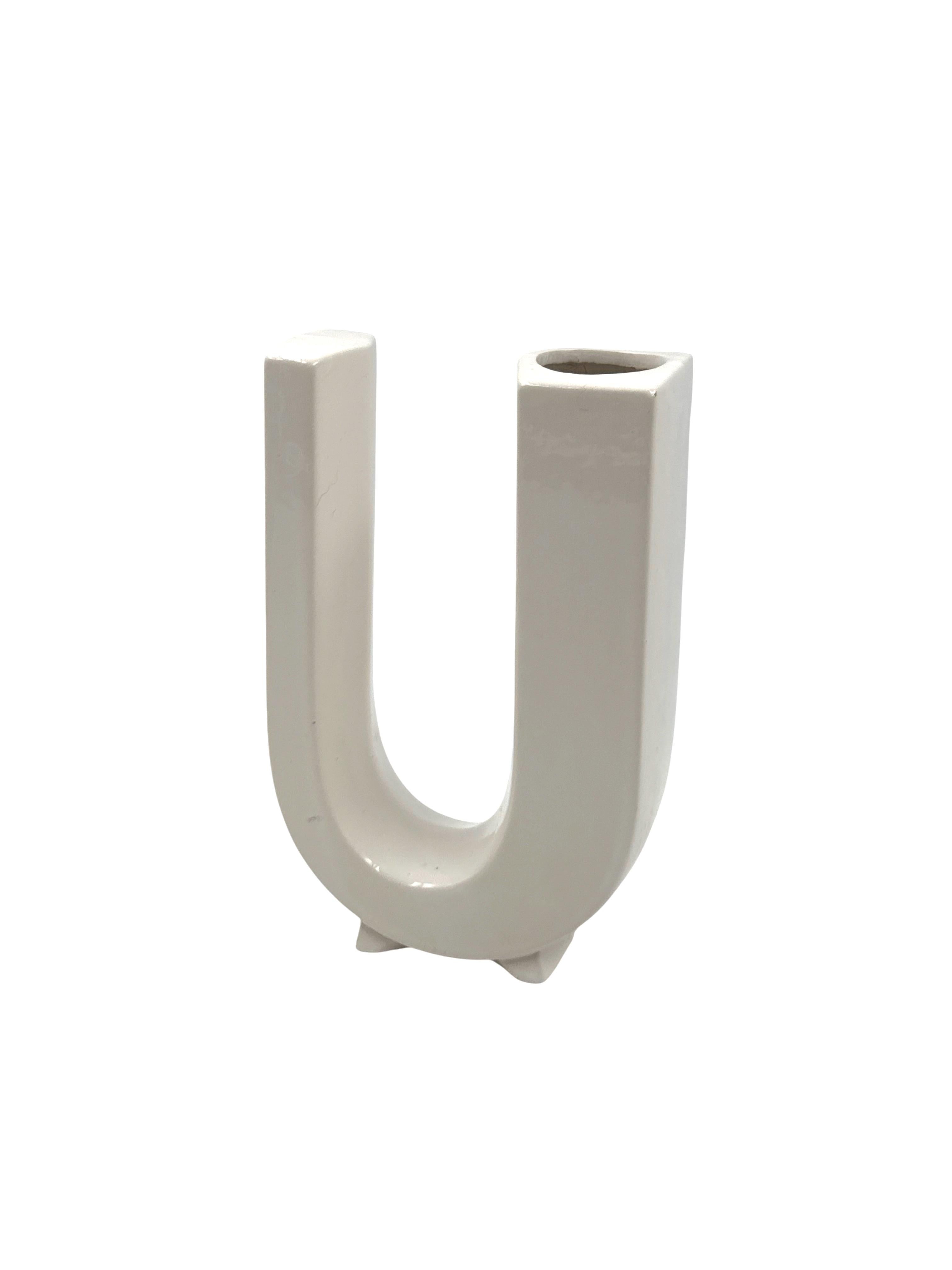 French Space age white U letter shaped ceramic solifleur vase, Marcel Radureau ca. 1970 in vendita