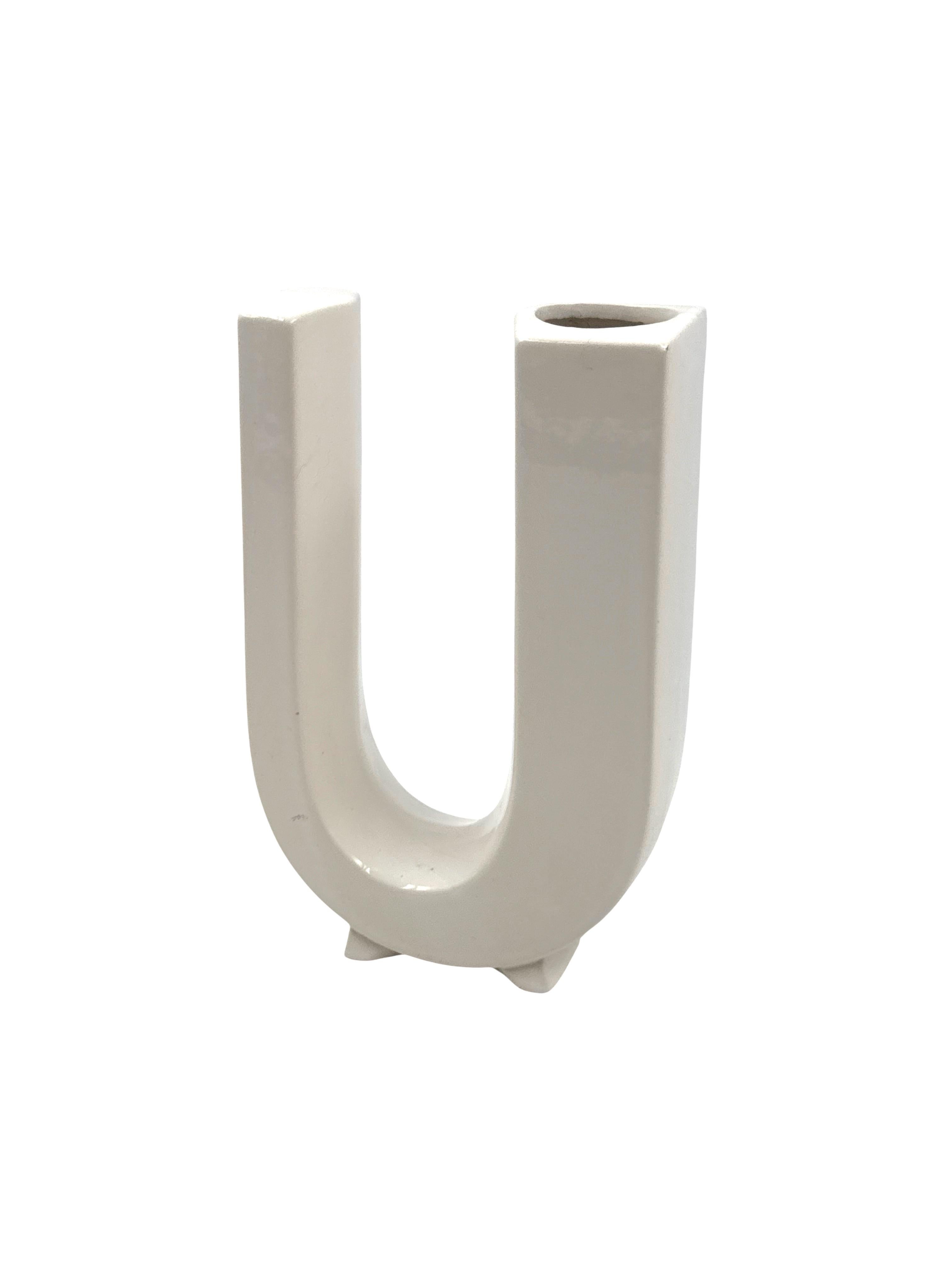 Late 20th Century Space age white U letter shaped ceramic solifleur vase, Marcel Radureau ca. 1970 in vendita