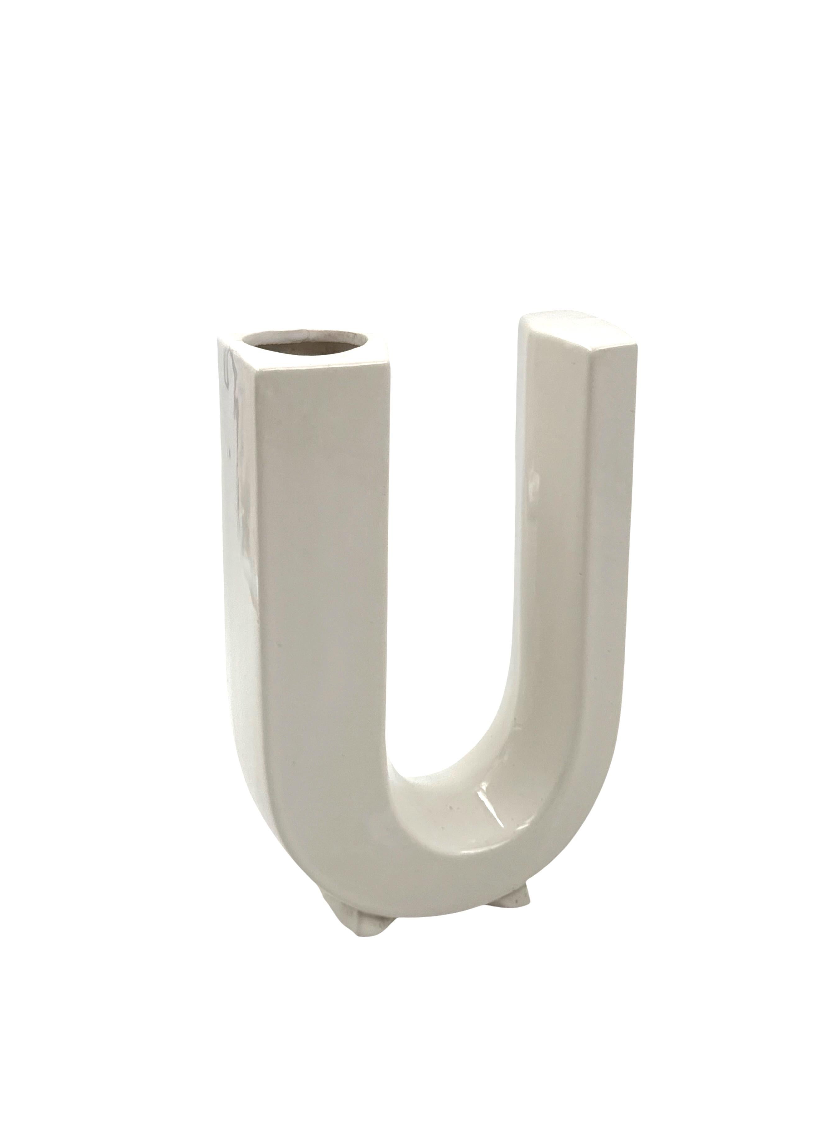 Space age white U letter shaped ceramic solifleur vase, Marcel Radureau ca. 1970 in vendita 2