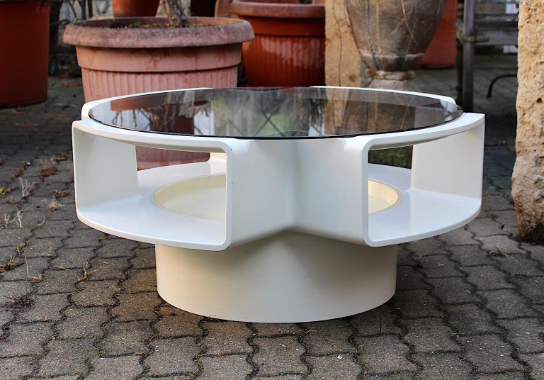 Space Age White Vintage Plastic Coffee Table or Sofa Table 1960s In Good Condition For Sale In Vienna, AT