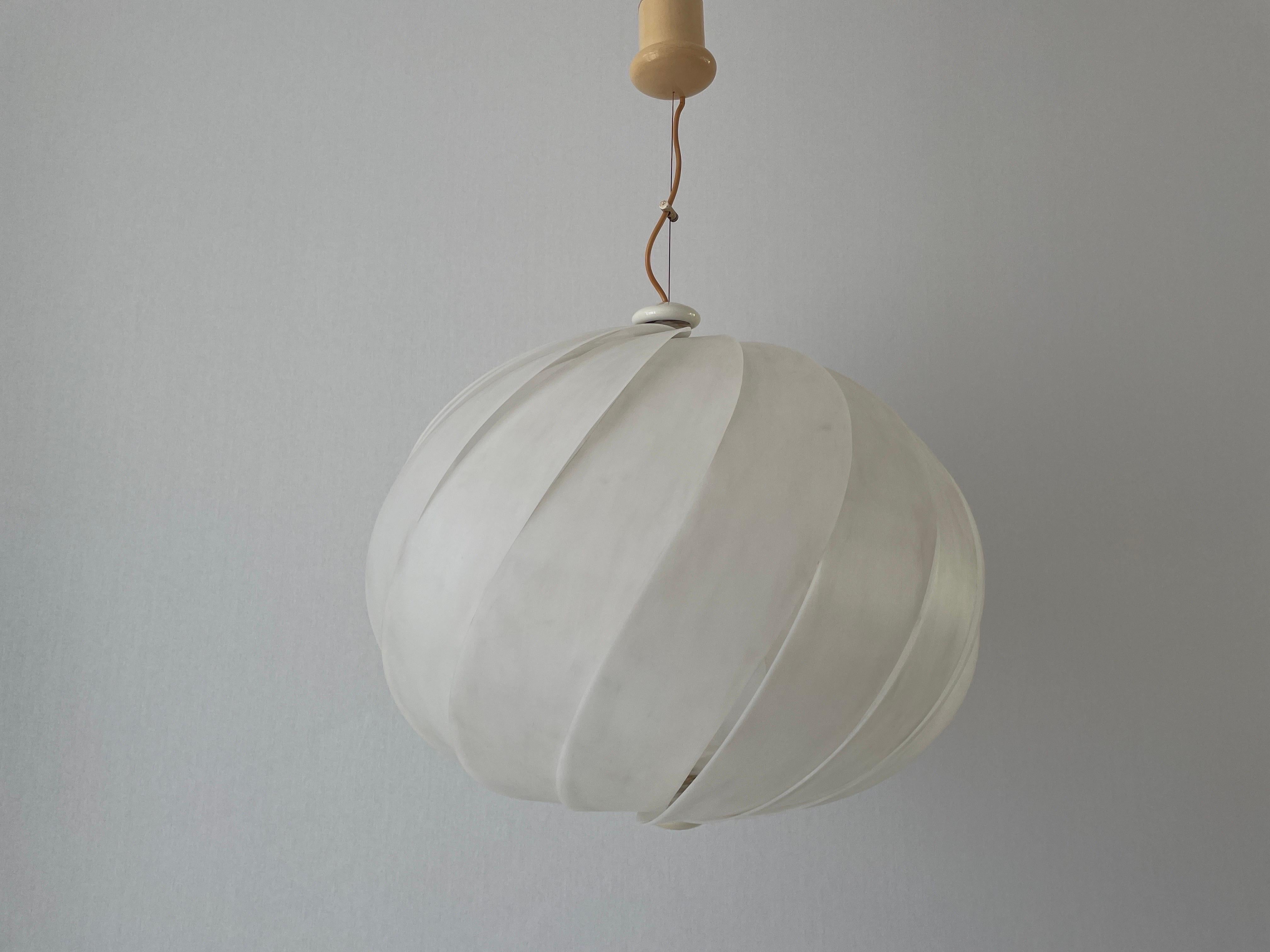 Space Age XL Ceiling Lamp by Emanuele Ponzio for Guzzini, 1960s, Italy In Good Condition For Sale In Hagenbach, DE