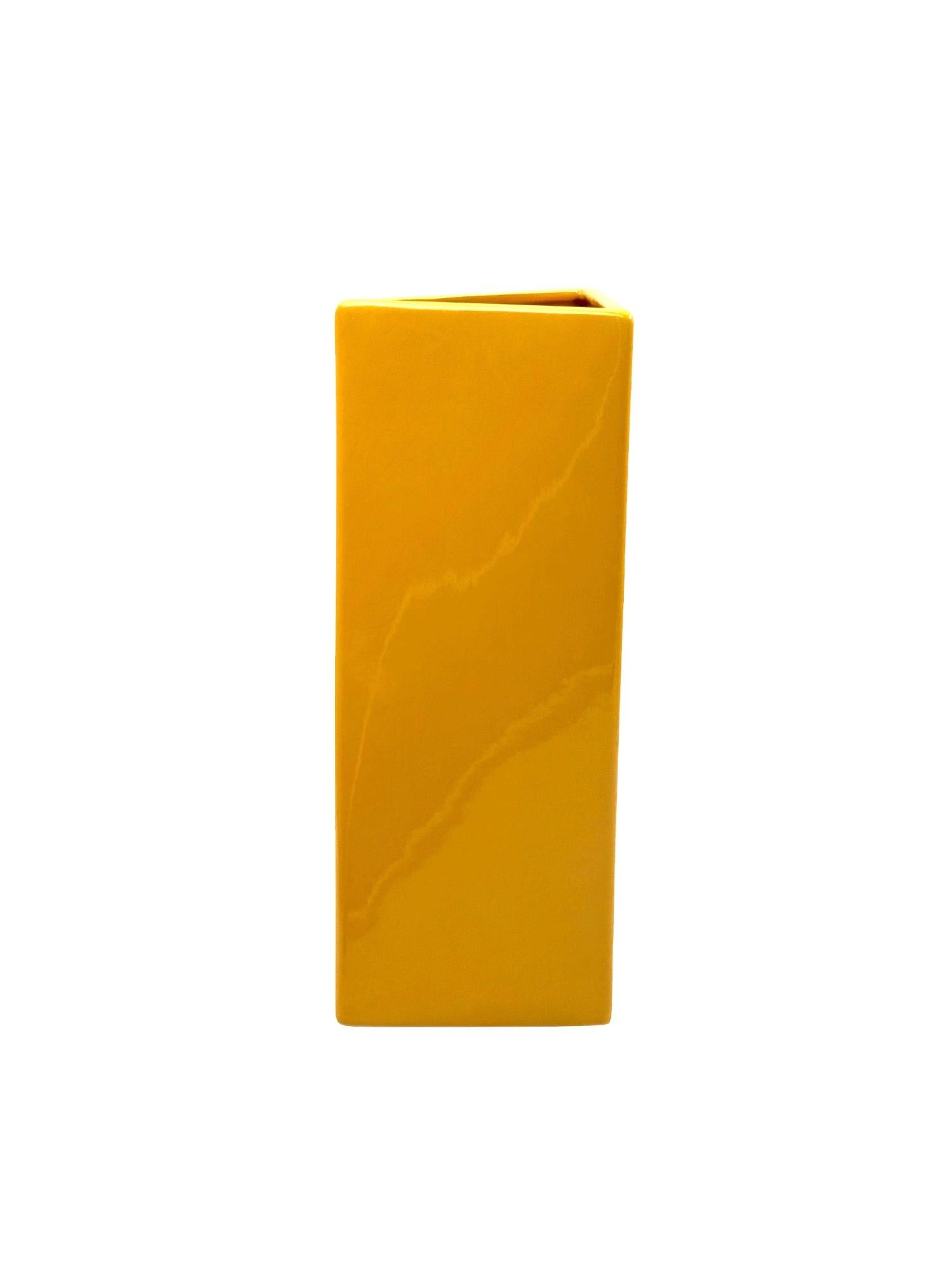 Vase en céramique jaune de l'ère spatiale, Pietro Arosio, Parravicini Italie vers 1960 en vente 6