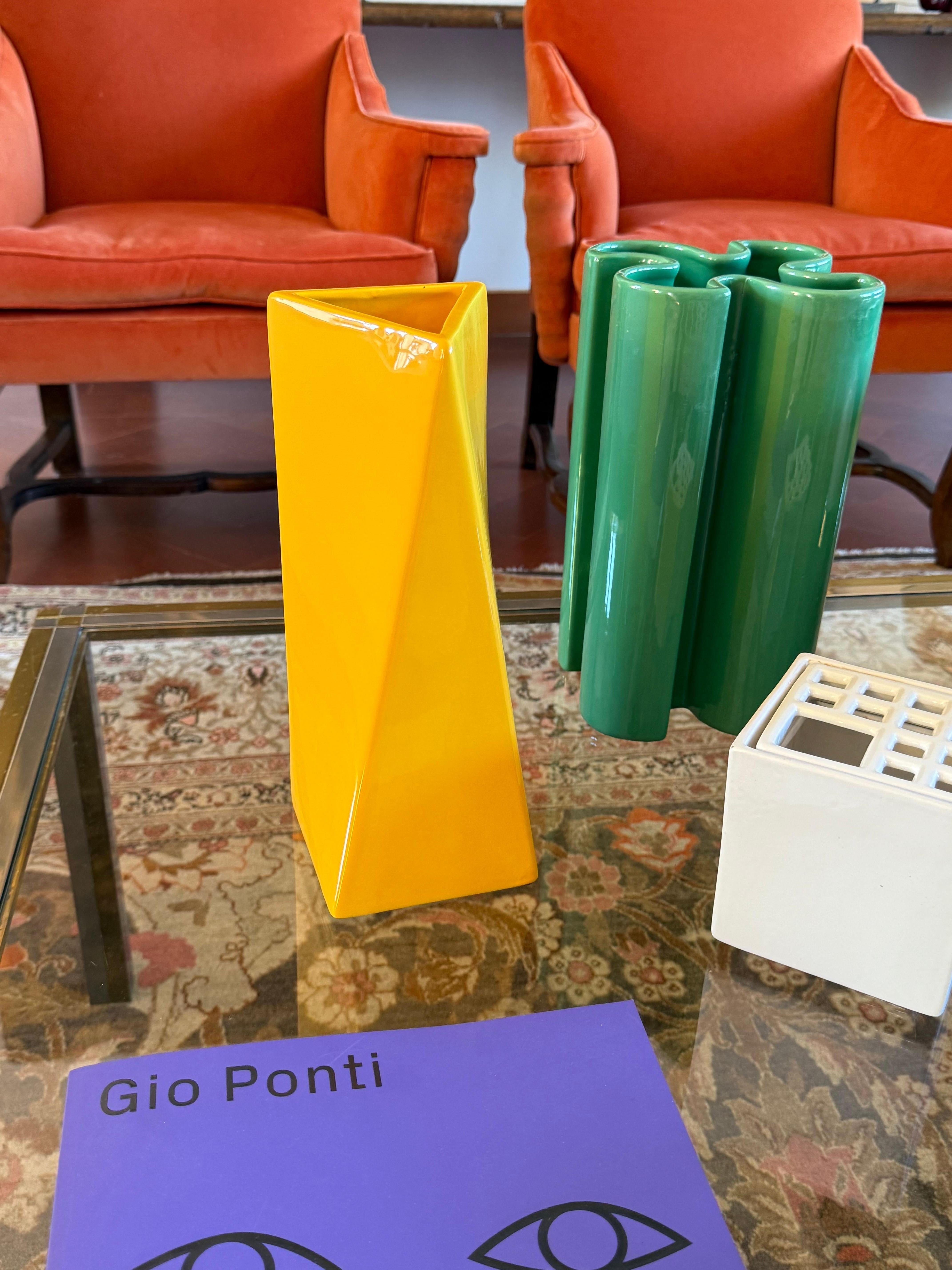 Mid-20th Century Vase en céramique jaune de l'ère spatiale, Pietro Arosio, Parravicini Italie vers 1960 en vente