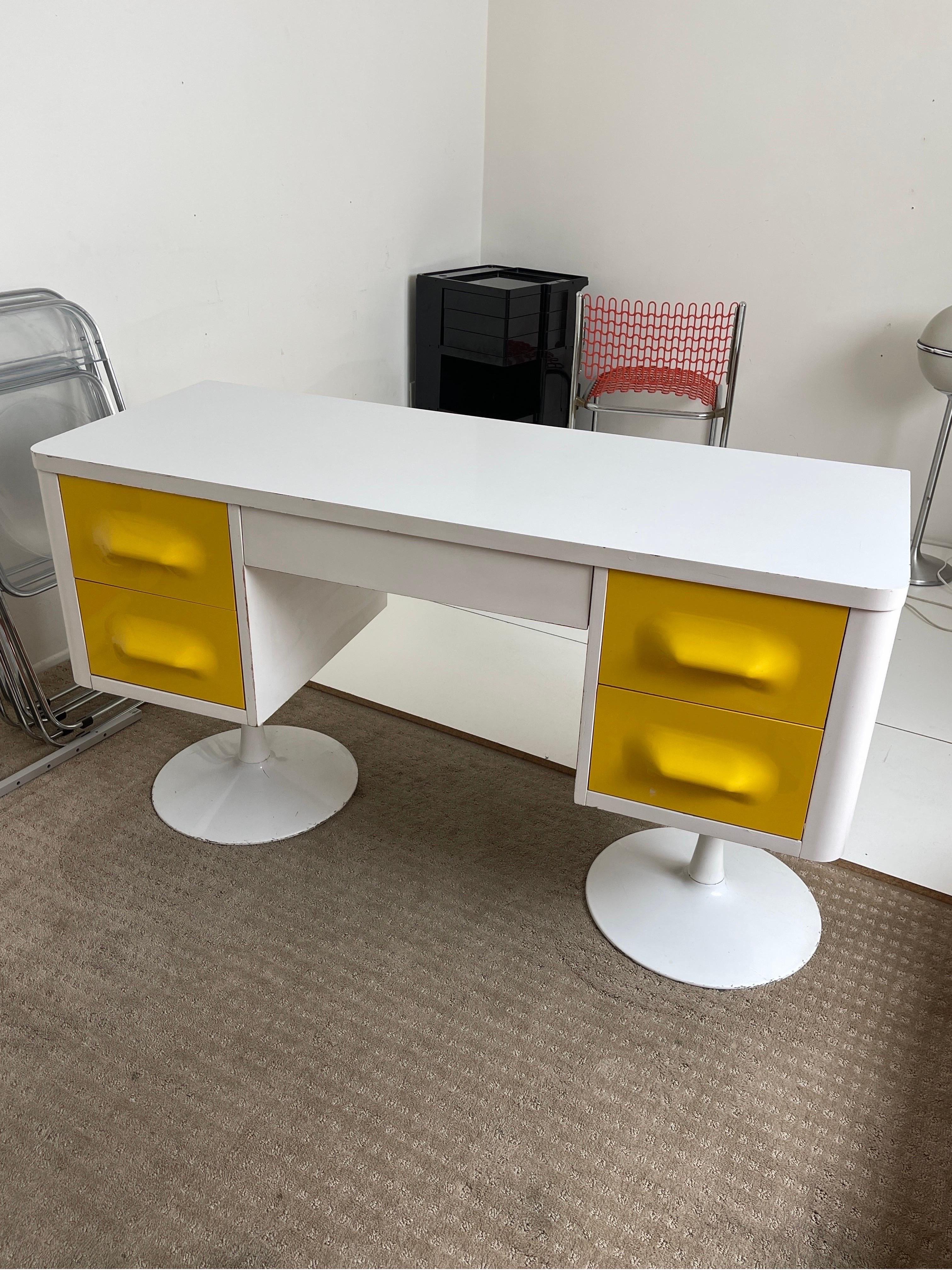 American Space Age Yellow Chapter One Desk by Broyhill Premier, 1970's For Sale
