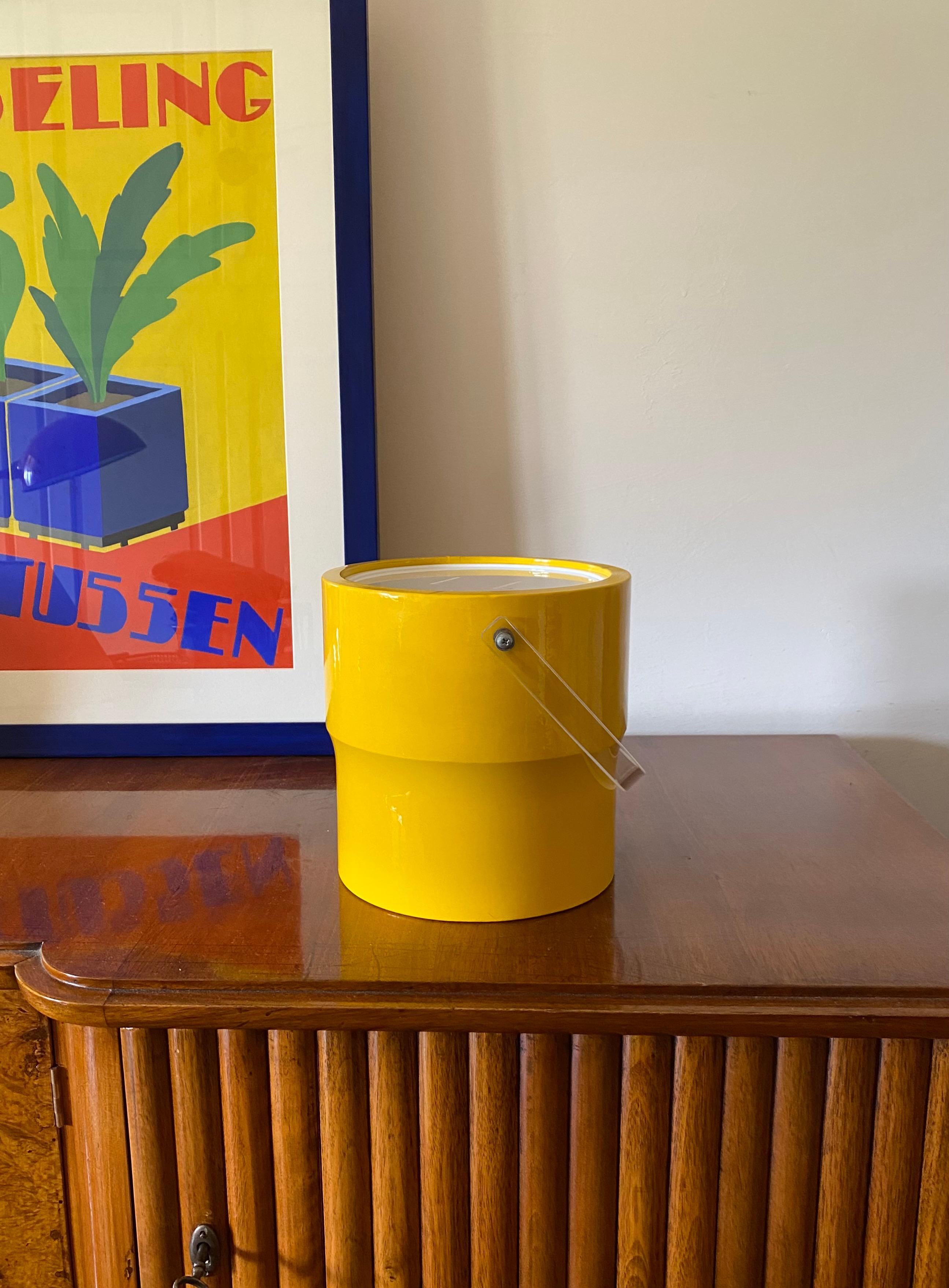 Space Age Space age yellow Ice Bucket, Morgans design, USA ca. 1970s