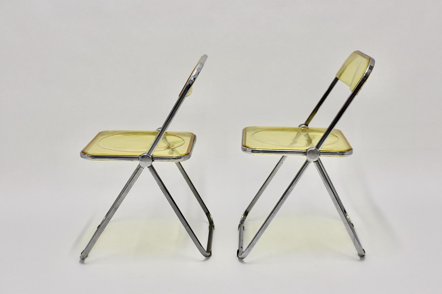 Space Age Yellow Lucite Plia Pair of Folding Chairs Giancarlo Piretti 1969 Italy In Good Condition In Vienna, AT