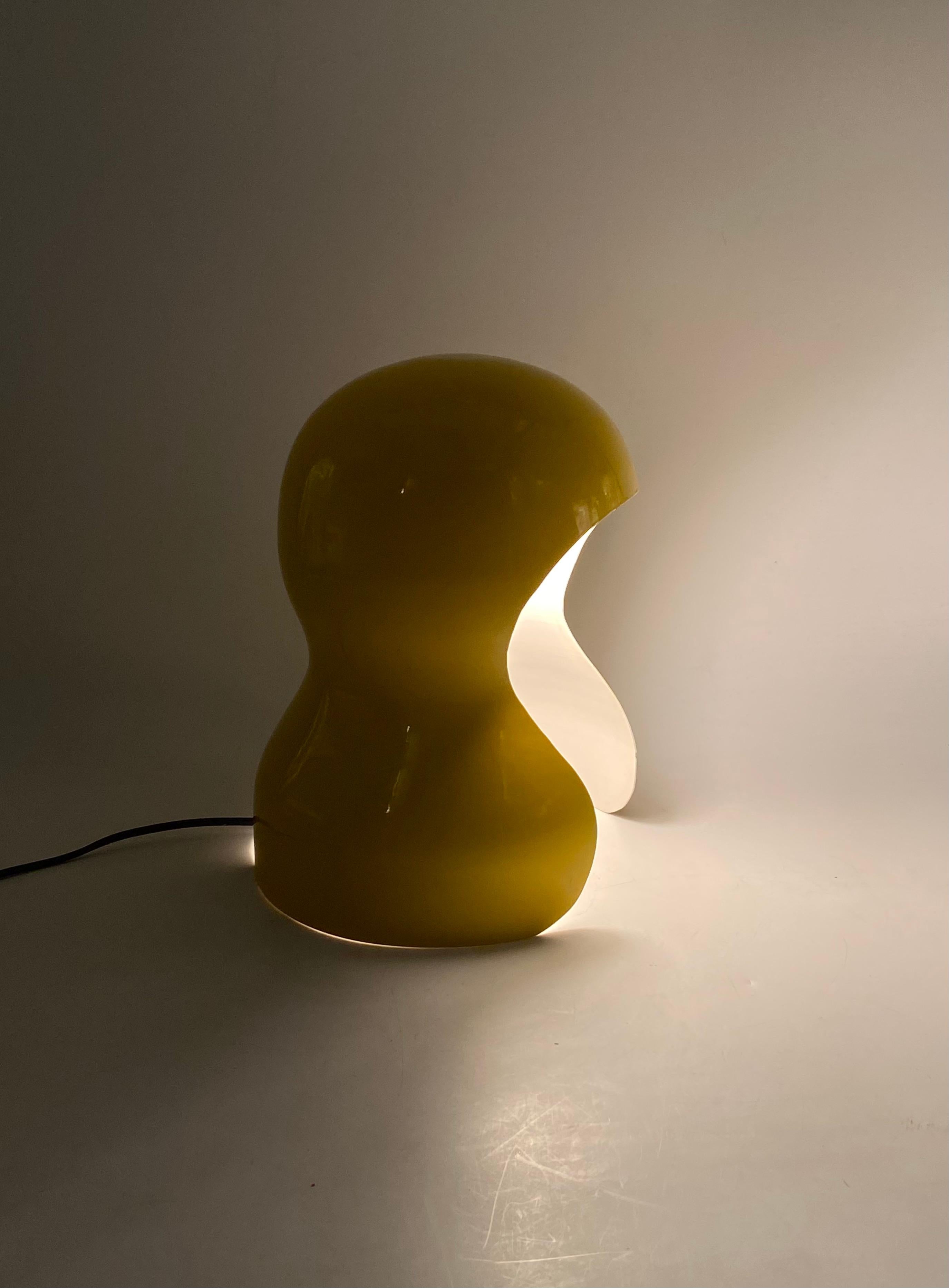 Lampe de table jaune de l'ère spatiale, Italie, années 1970 en vente 11