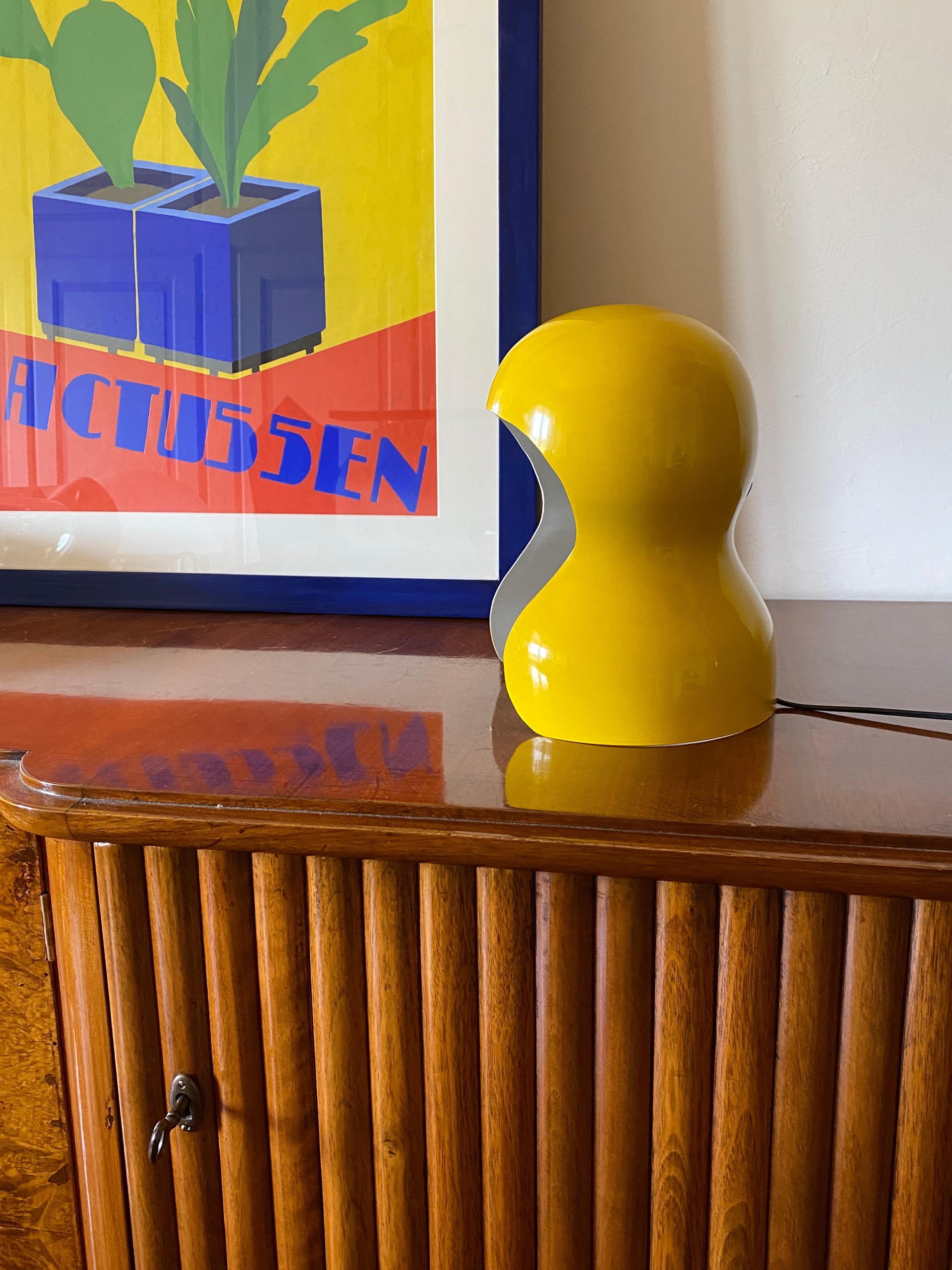 Space Age yellow table lamp, Italy, 1970s In Excellent Condition For Sale In Firenze, IT