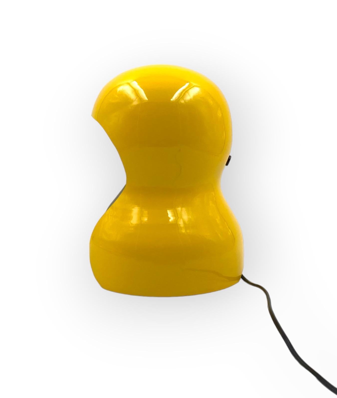 Late 20th Century Lampe de table jaune de l'ère spatiale, Italie, années 1970 en vente