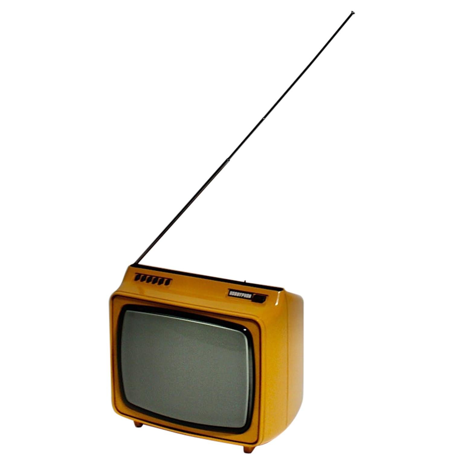 Gelbes Kunststoff-Fernsehanten Hornyphon aus dem Space Age, 1970er Jahre, Österreich