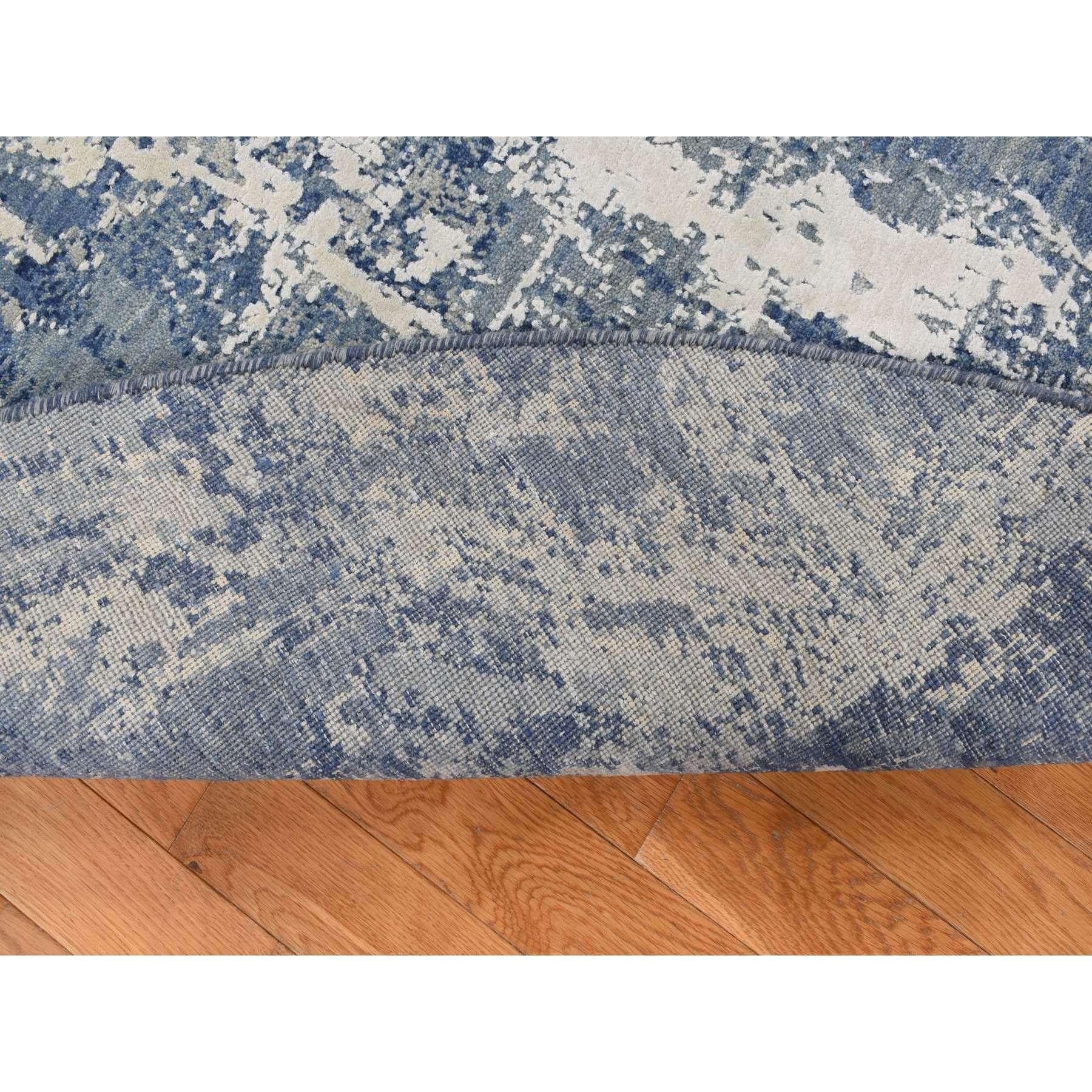 Moderne Tapis oriental rond Cadet bleu abstrait en laine et soie noué à la main en vente