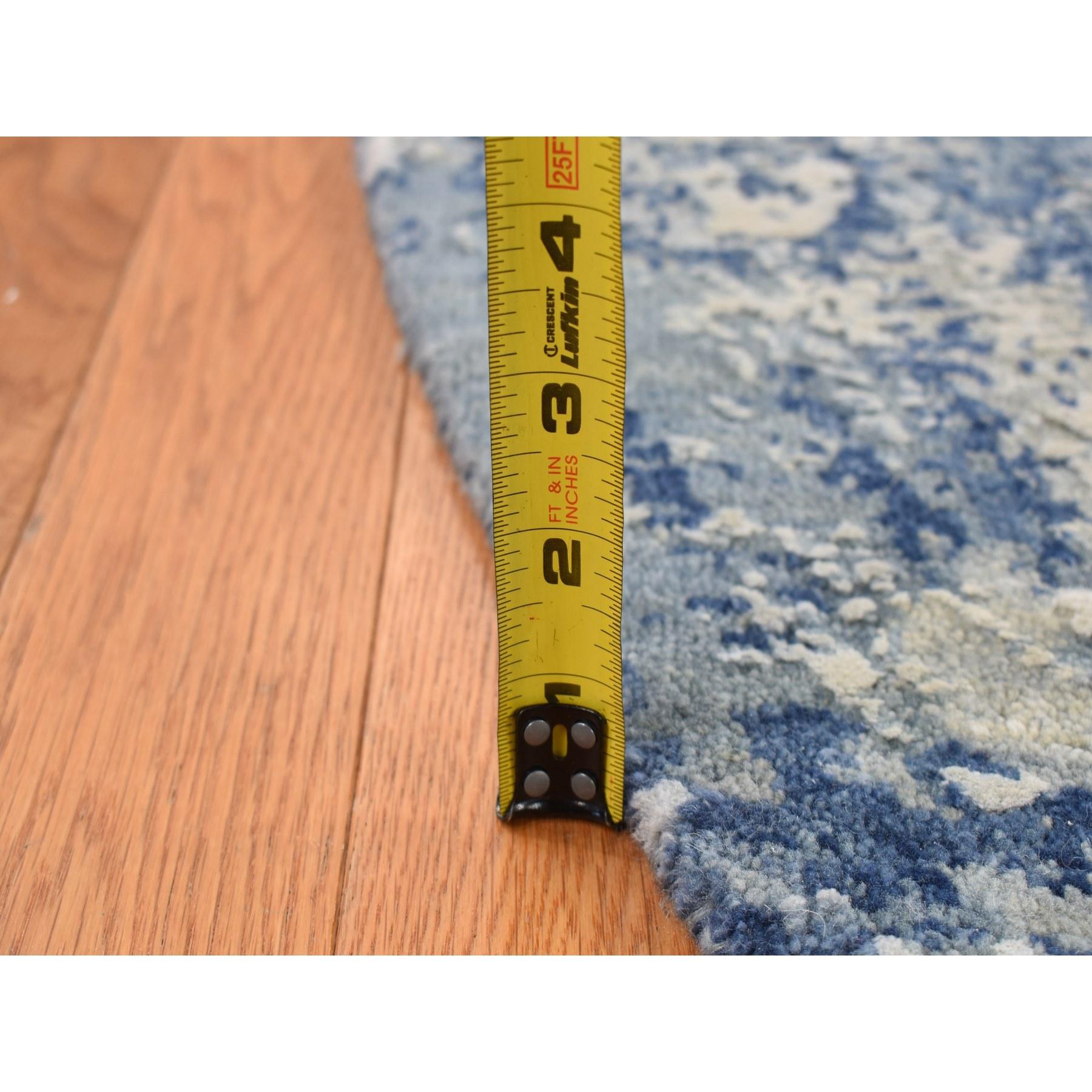 XXIe siècle et contemporain Tapis oriental rond Cadet bleu abstrait en laine et soie noué à la main en vente