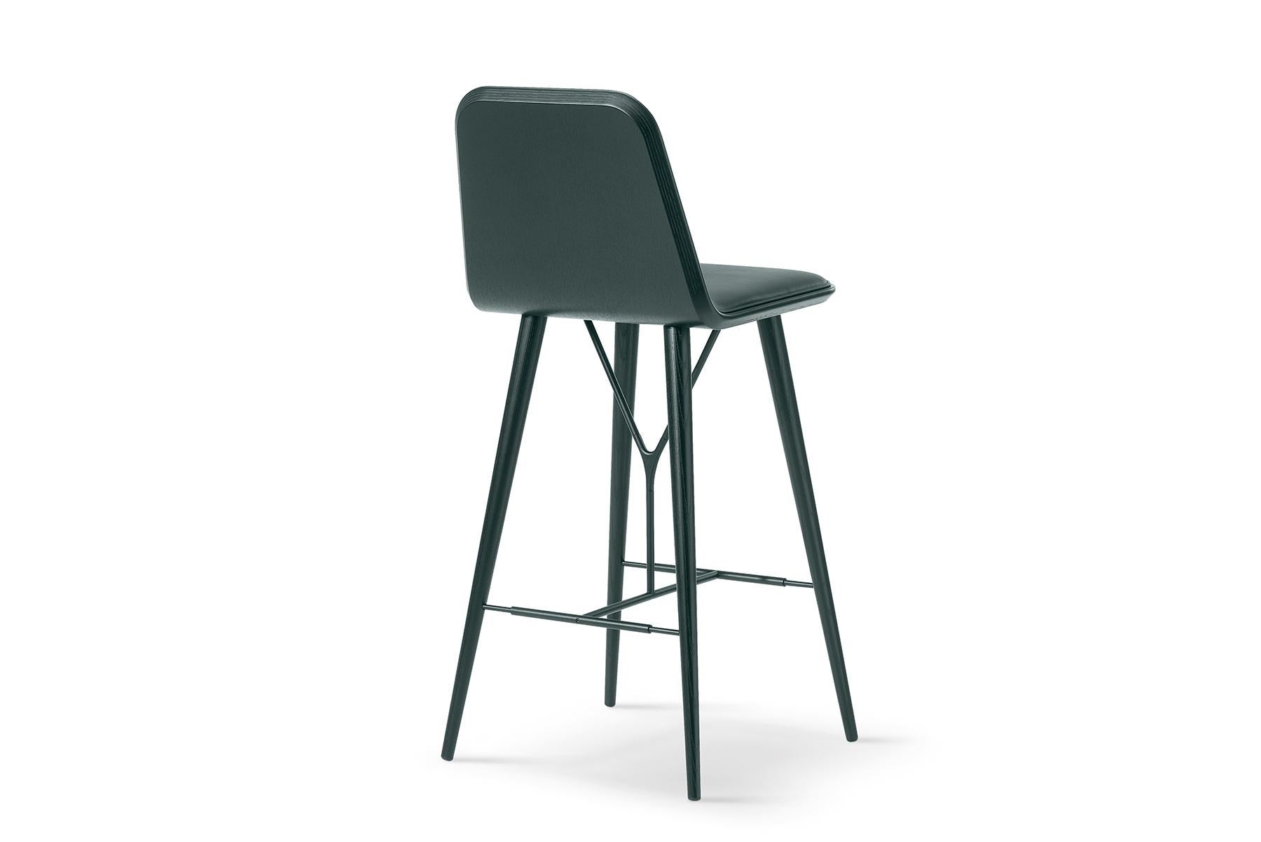 Space Copenhagen spine barstool (w/ back) spine is the fusion of Fredericia’s craft traditions and Space Copenhagen’s dynamic visual language that uses both classic motifs and unorthodox details. Spine barstool is a high dining chair ideal for