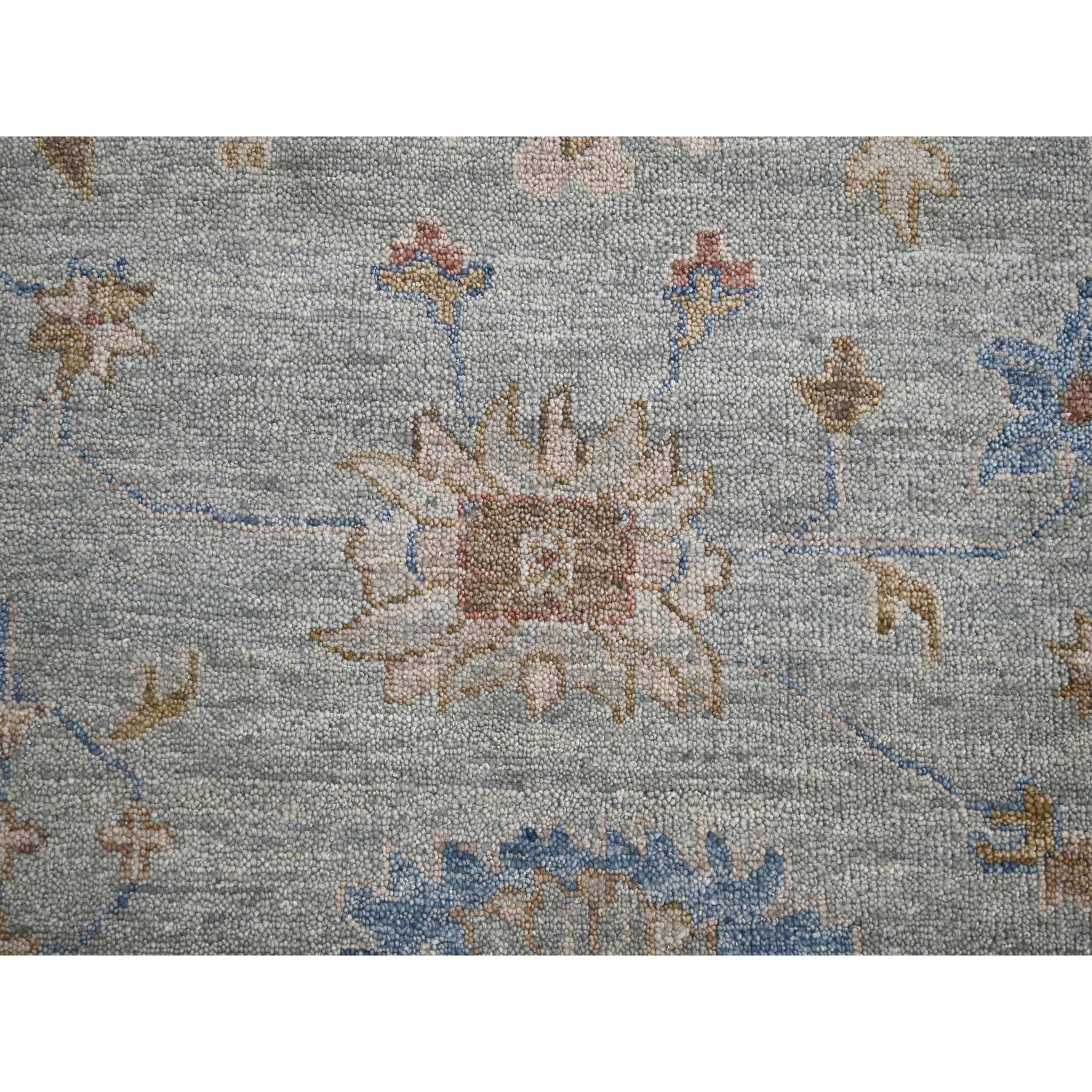 Tapis surdimensionné en laine douce gris espace noué à la main Oushak Design 12'0