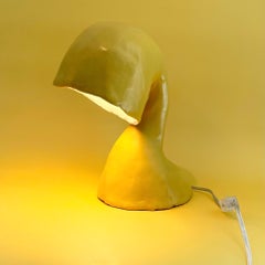 Lampe de bureau Space Invader Line de Studio Chora, laque jaune, fabriquée sur commande