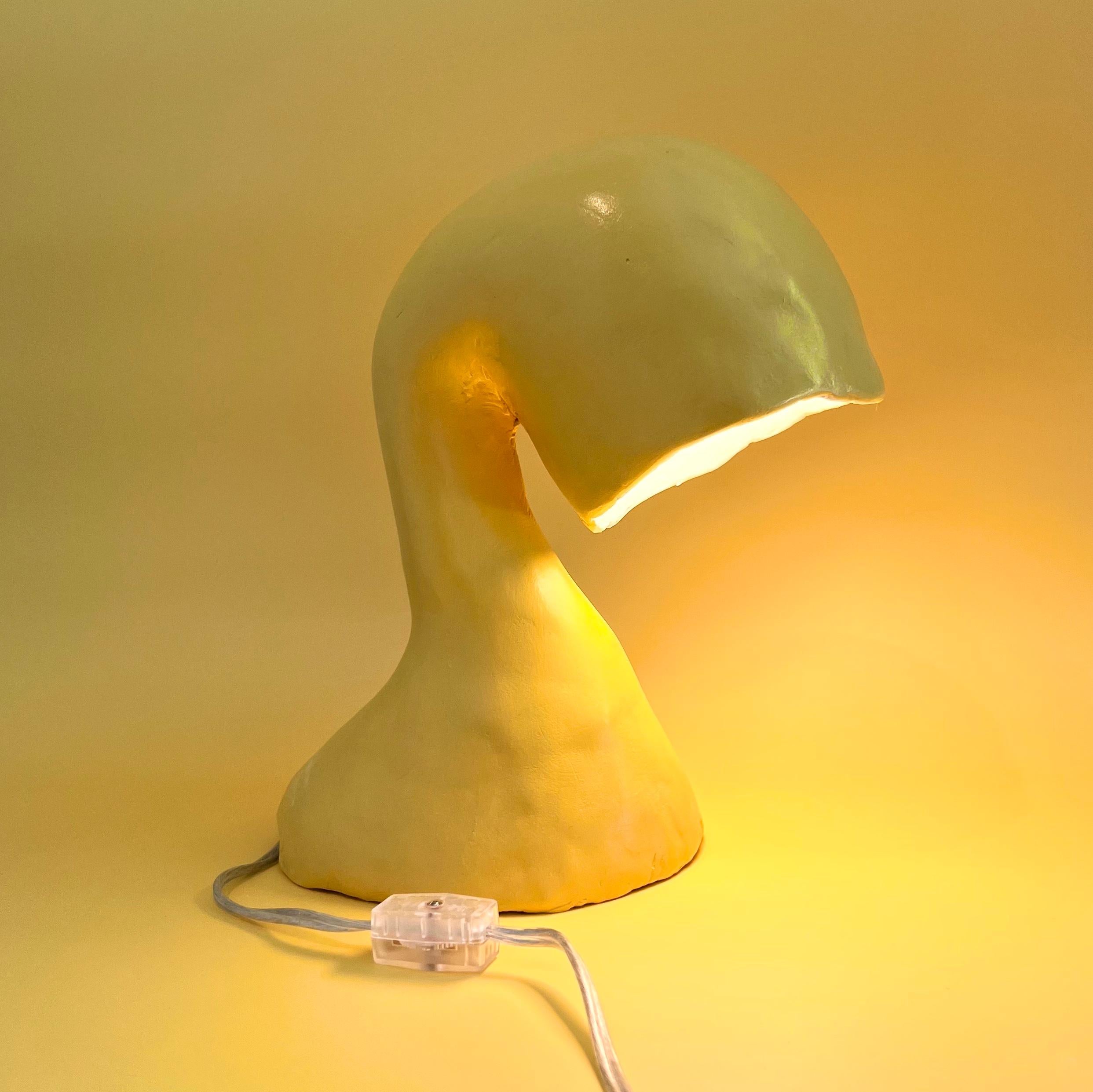 Américain Lampe de bureau Space Invader Line de Studio Chora, laque jaune, fabriquée sur commande en vente
