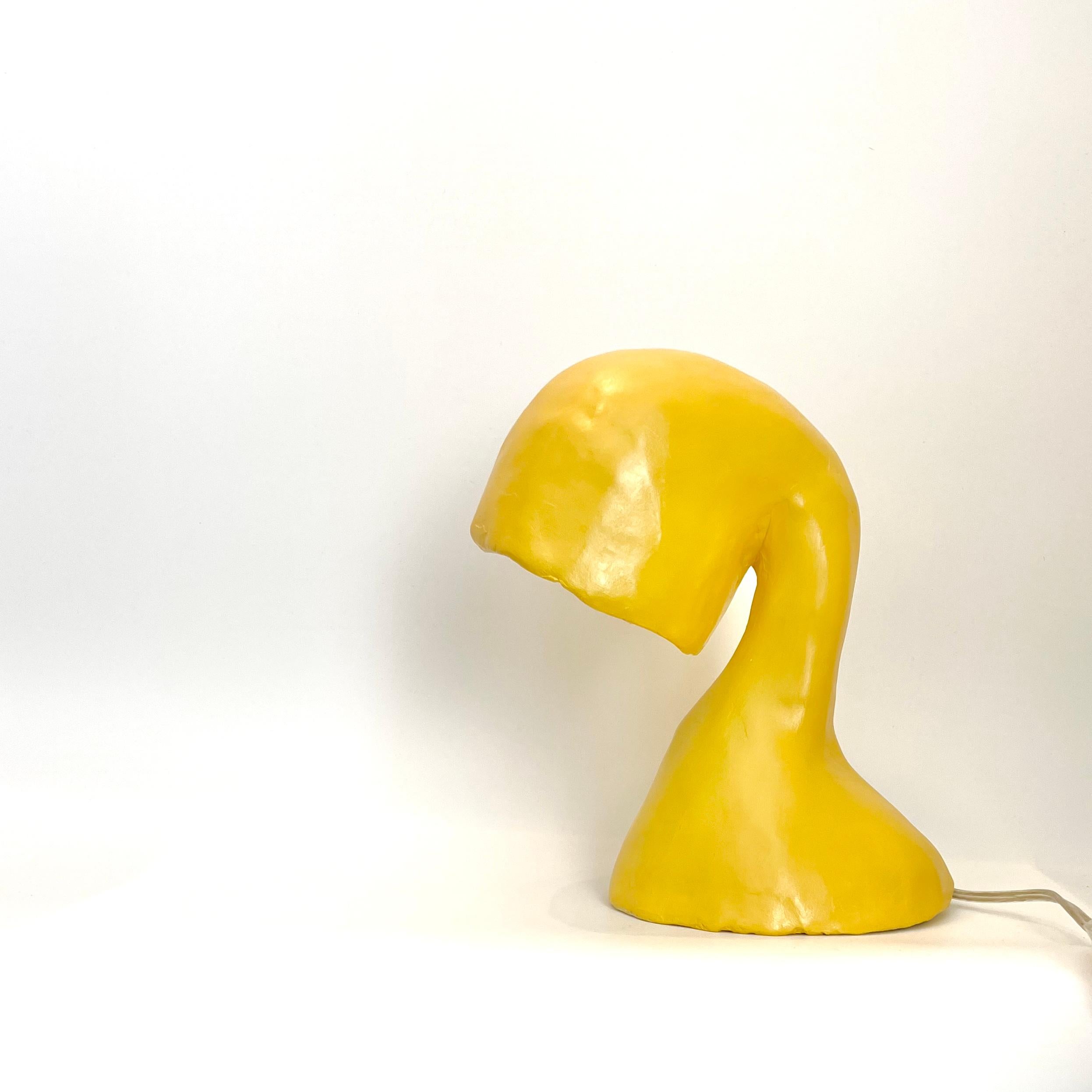 Plâtre Lampe de bureau Space Invader Line de Studio Chora, laque jaune, fabriquée sur commande en vente