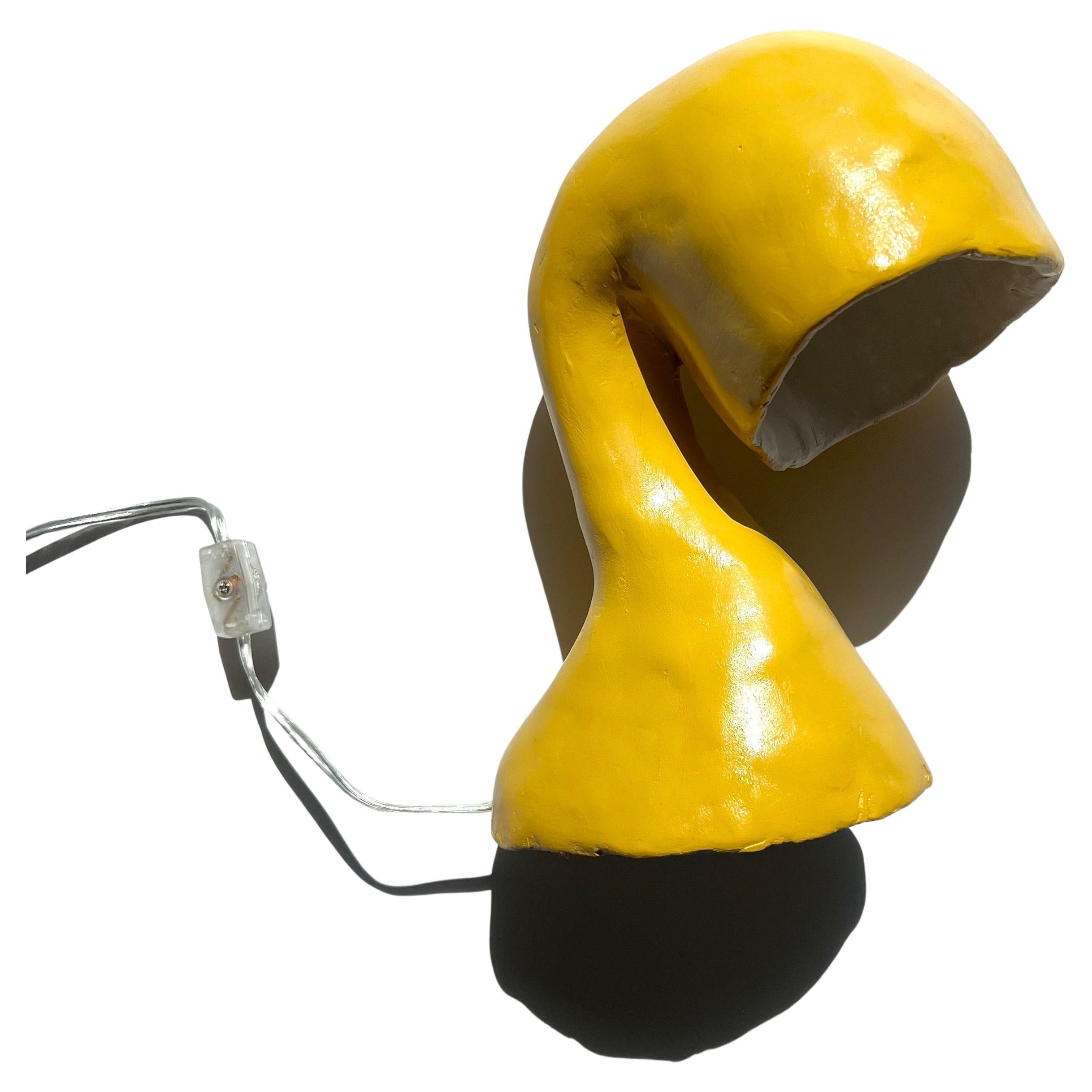 Lampe de bureau Space Invader Line de Studio Chora, laque jaune, fabriquée sur commande